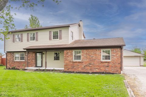 Photo of 8131 Sycamore Springs Trail, Indianapolis, IN 46239 (MLS # 22095546)