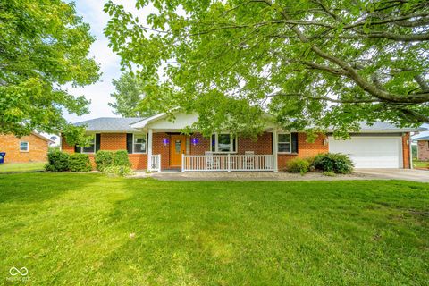 Photo of 2916 Country Estates Drive, New Castle, IN 47362 (MLS # 22108292)