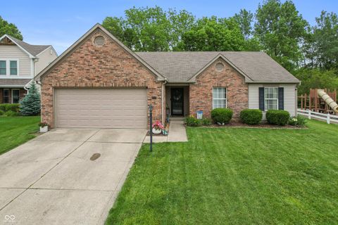 Photo of 3902 Cherry Blossom Boulevard, Indianapolis, IN 46237 (MLS # 22102943)