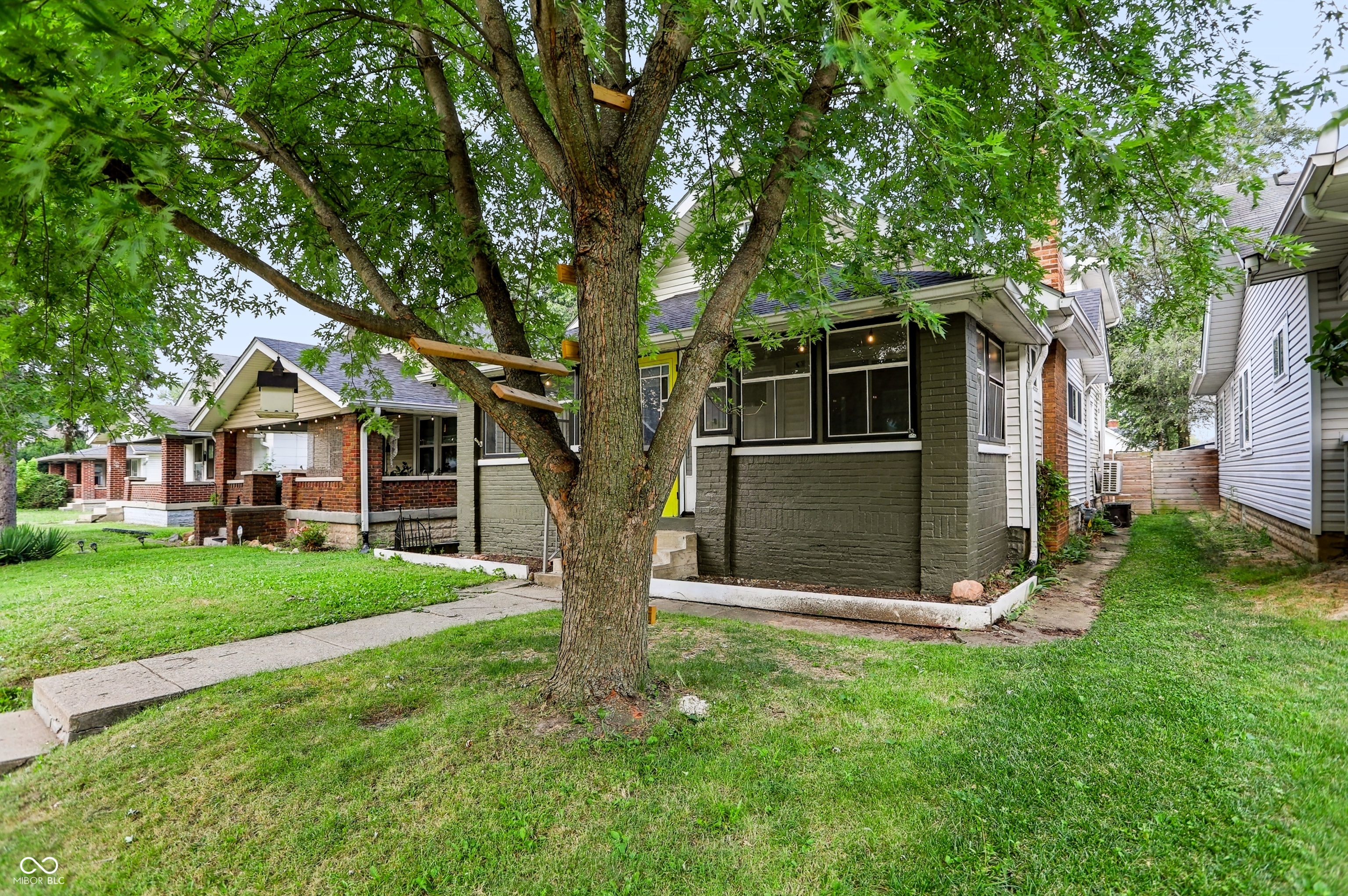 806 N Bosart Avenue