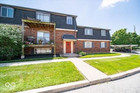 Photo of 315 Elmead Court #1016, Greenwood, IN 46142 (MLS # 22111684)