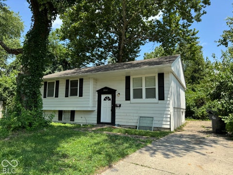 Photo of 3841 Harvest Avenue, Indianapolis, IN 46226 (MLS # 22130373)