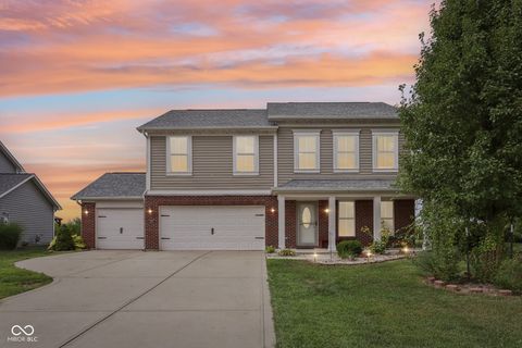 Photo of 5680 W Woods Edge Drive, McCordsville, IN 46055 (MLS # 22058106)