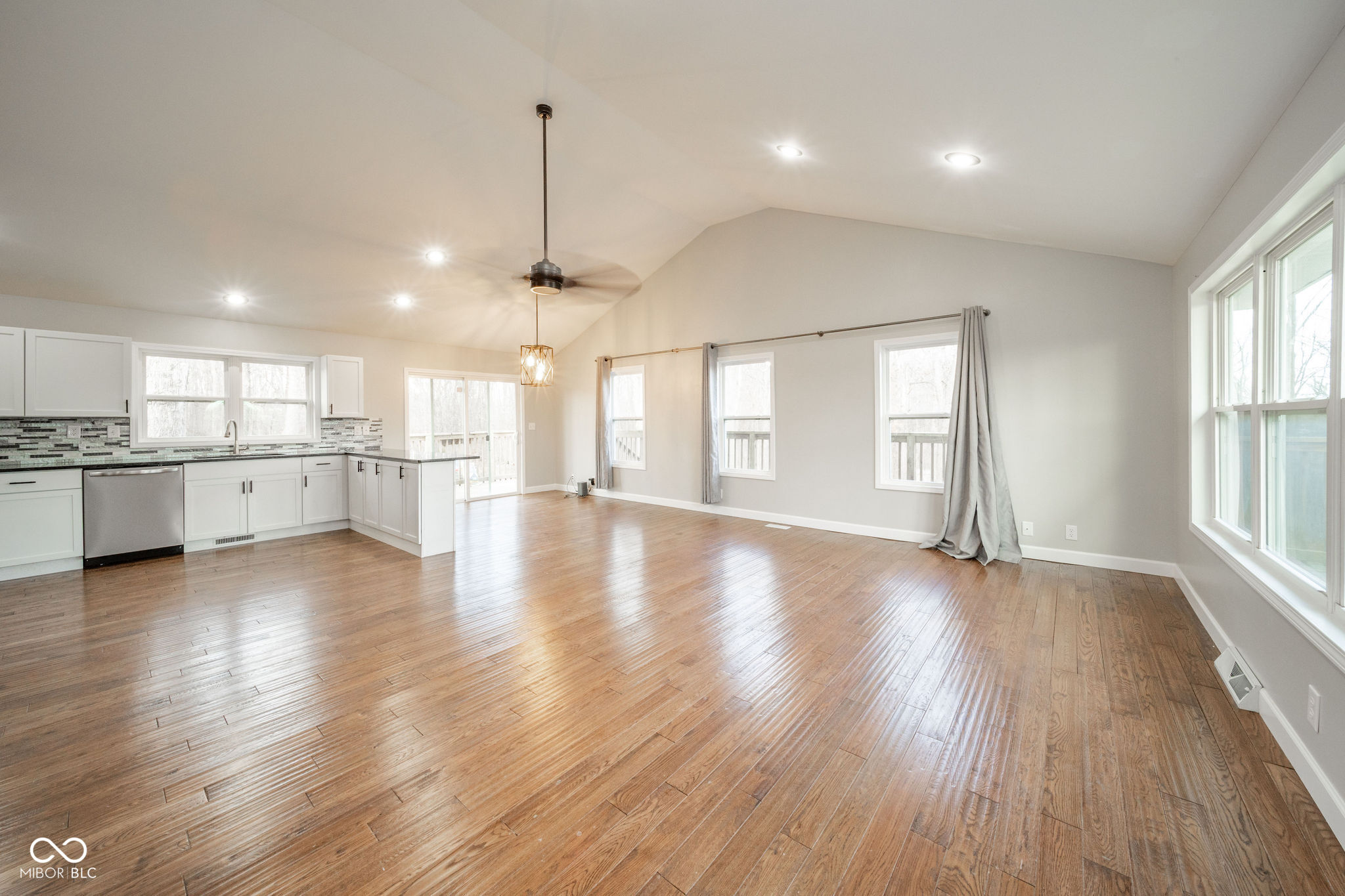 4313 N Hartstrait Road