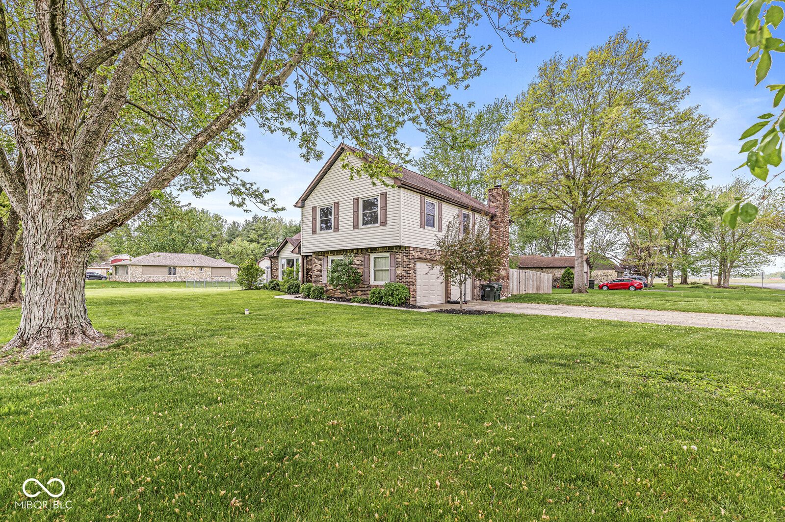 1106 Fox Trail Drive W