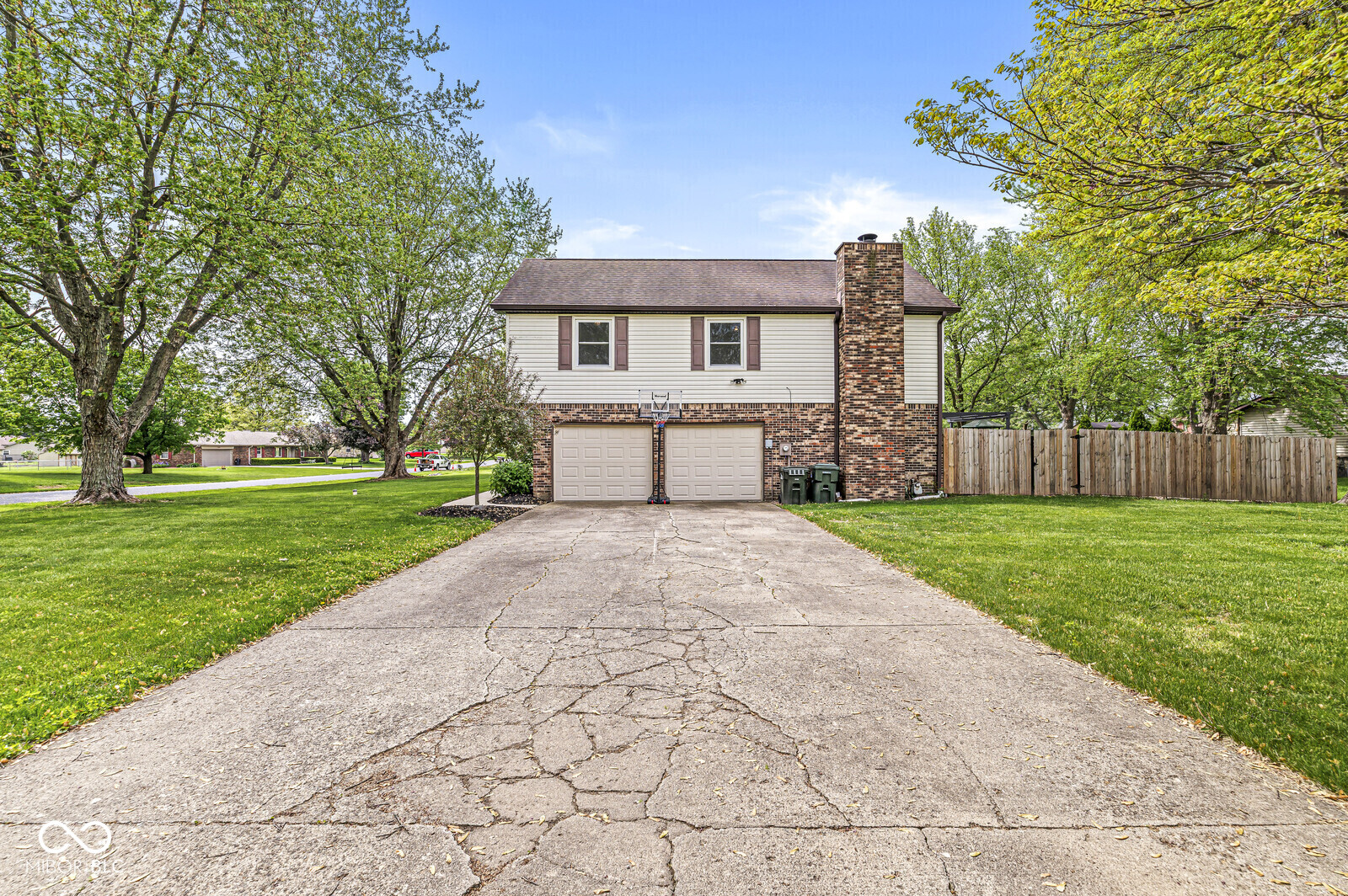 1106 Fox Trail Drive W
