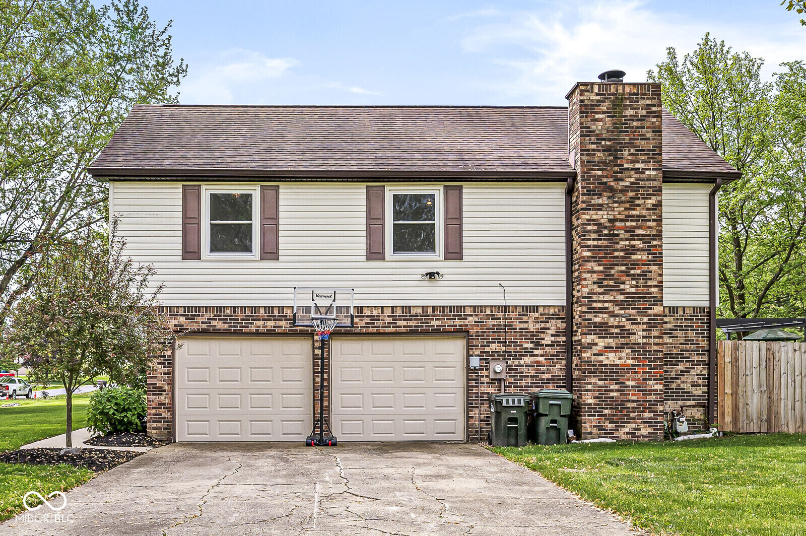 1106 Fox Trail Drive W