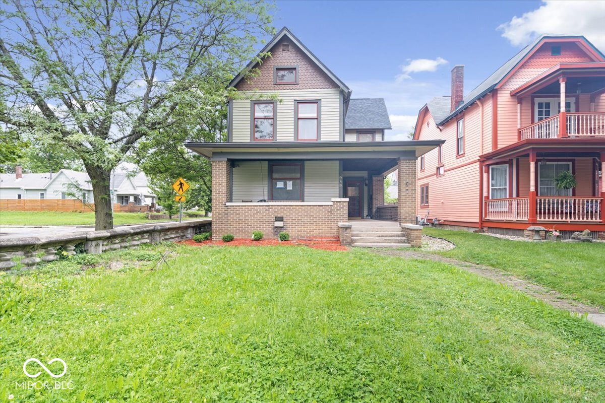 989 Woodruff Pl E Drive
