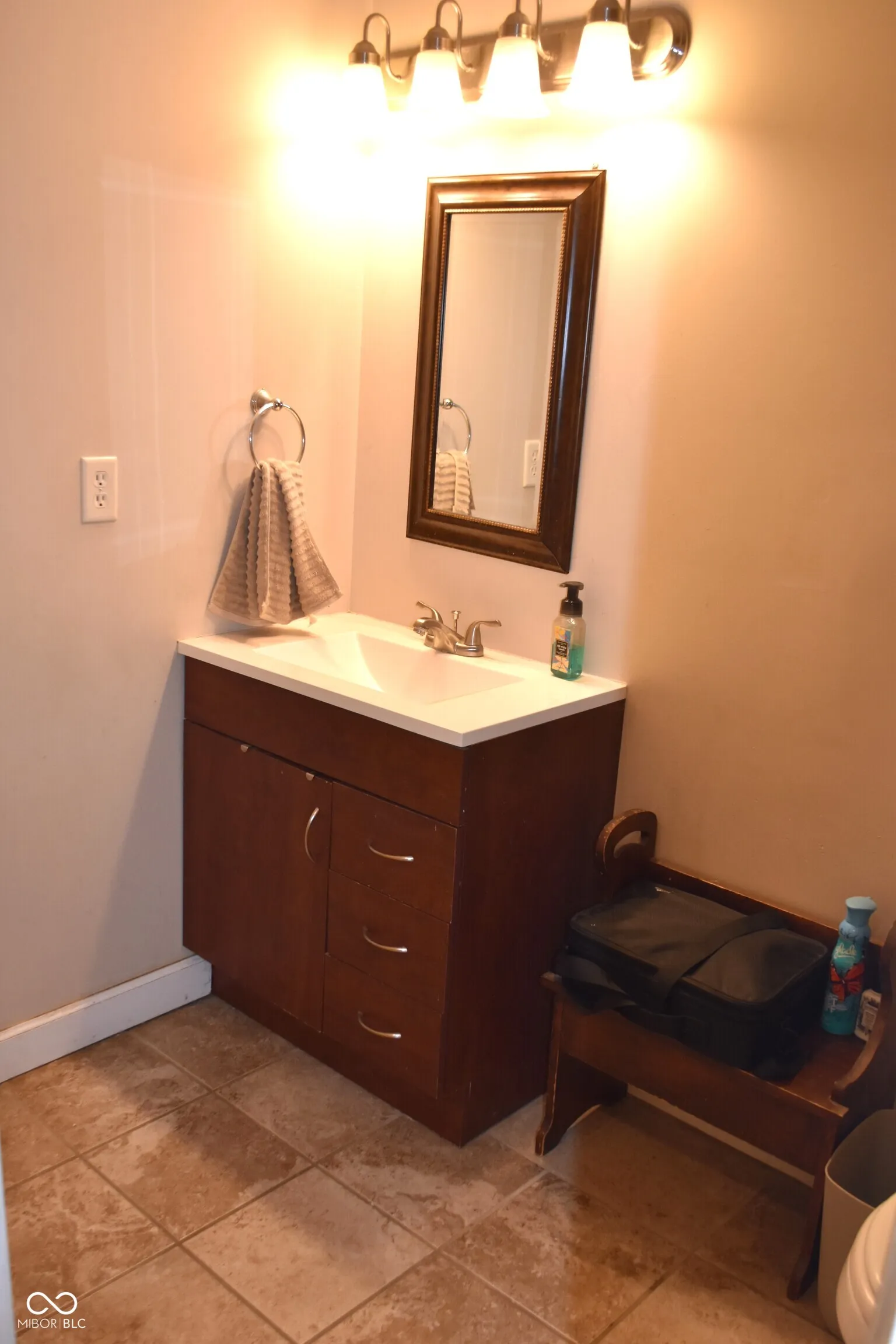 Greenwood, Indiana 46142, United States, 3 Bedrooms Bedrooms, ,2 BathroomsBathrooms,Residential,Pending,203253