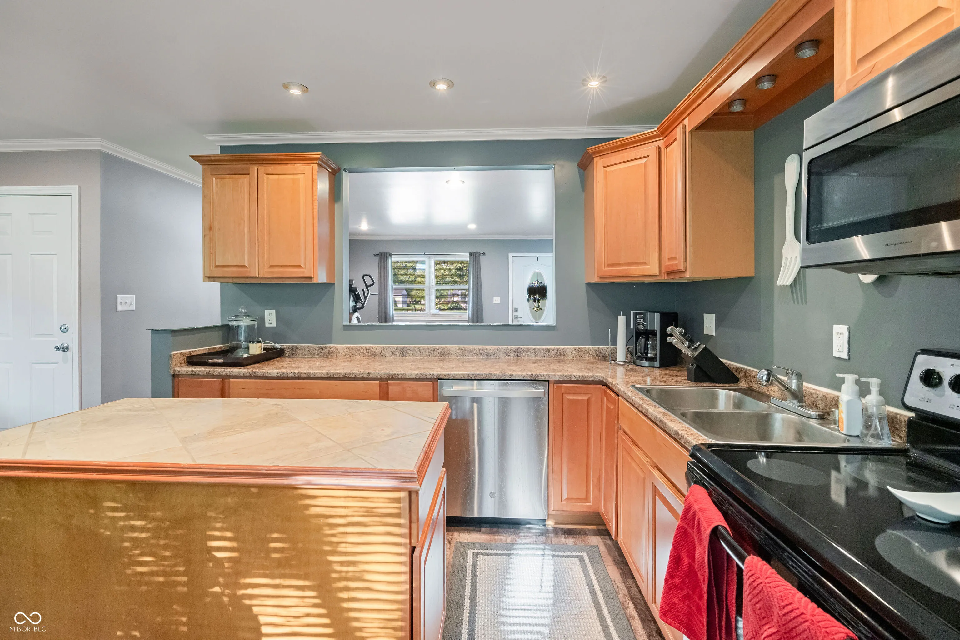 Greenwood, Indiana 46142, United States, 3 Bedrooms Bedrooms, ,2 BathroomsBathrooms,Residential,Pending,203253