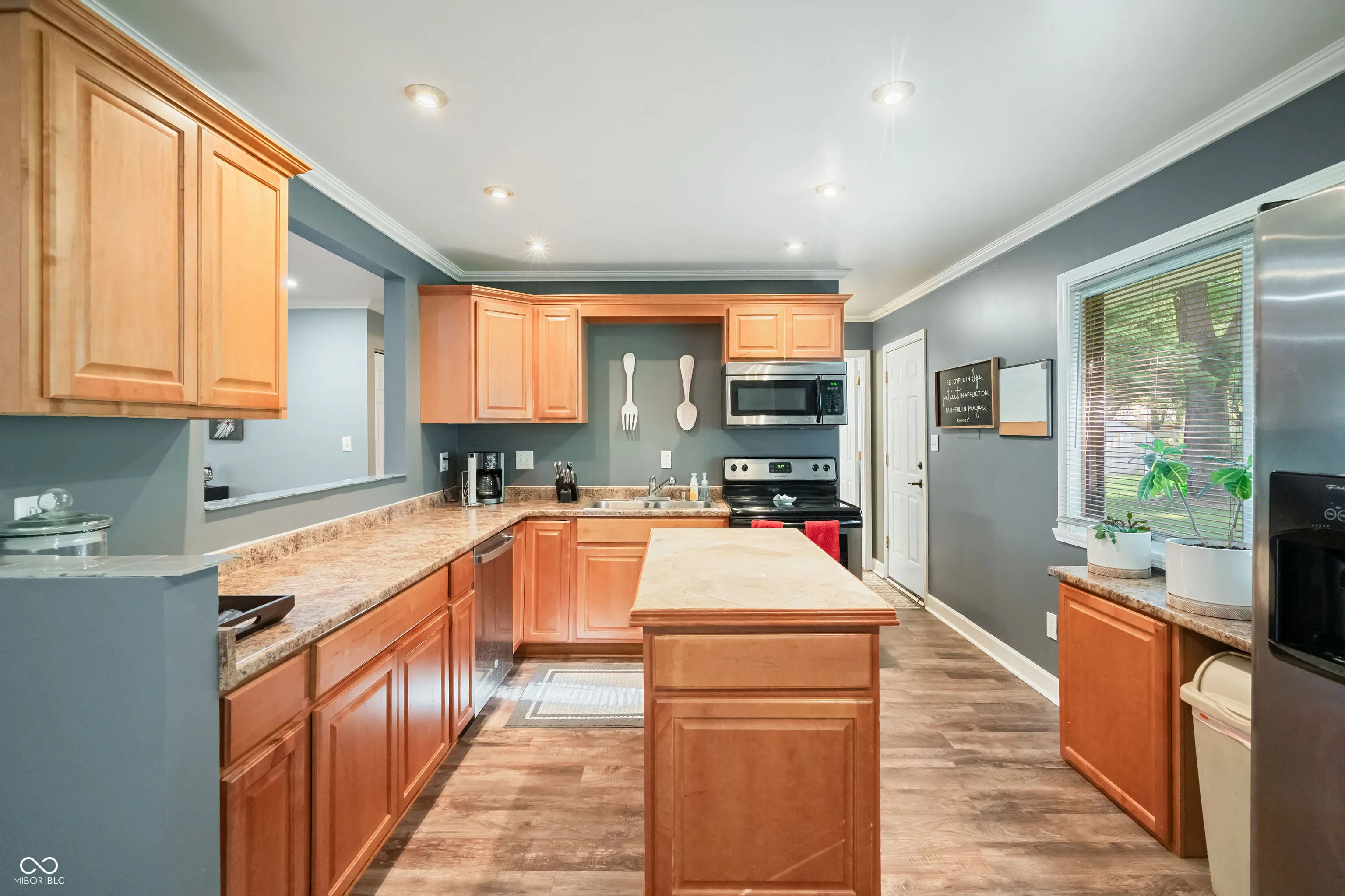 Greenwood, Indiana 46142, United States, 3 Bedrooms Bedrooms, ,2 BathroomsBathrooms,Residential,Pending,203253