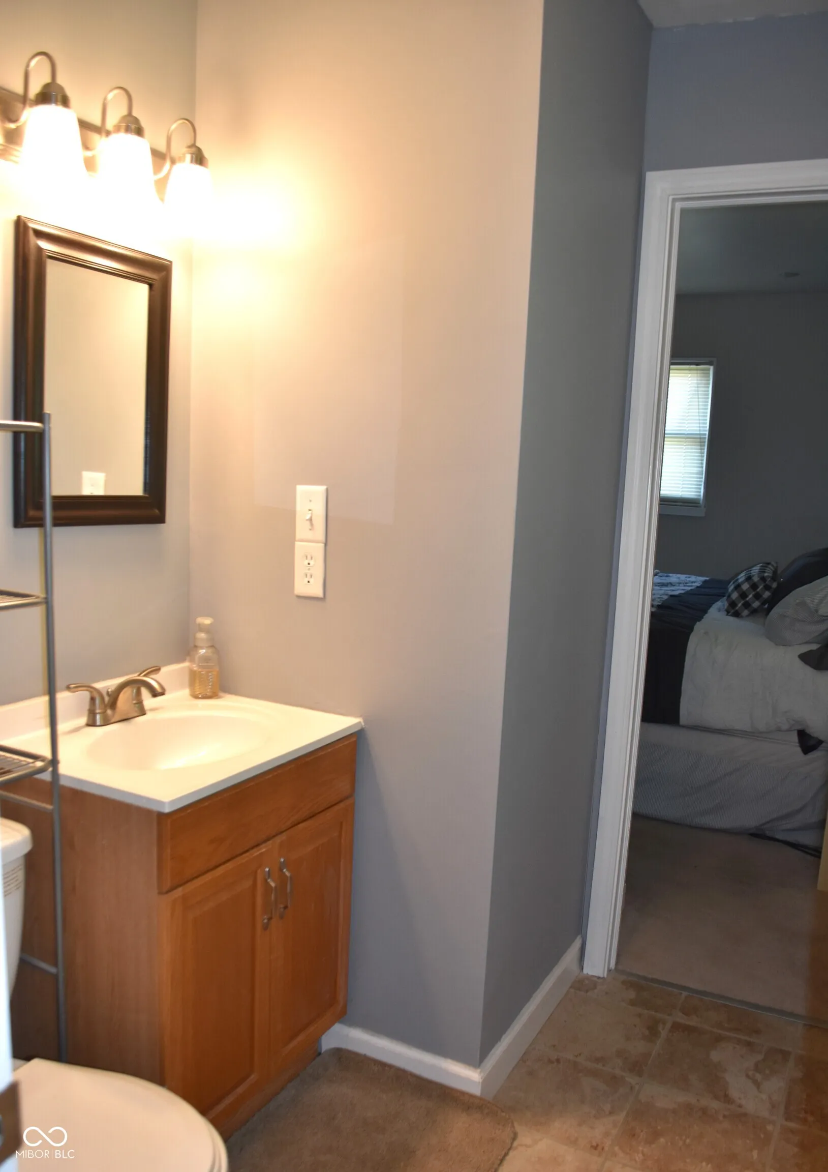 Greenwood, Indiana 46142, United States, 3 Bedrooms Bedrooms, ,2 BathroomsBathrooms,Residential,Pending,203253