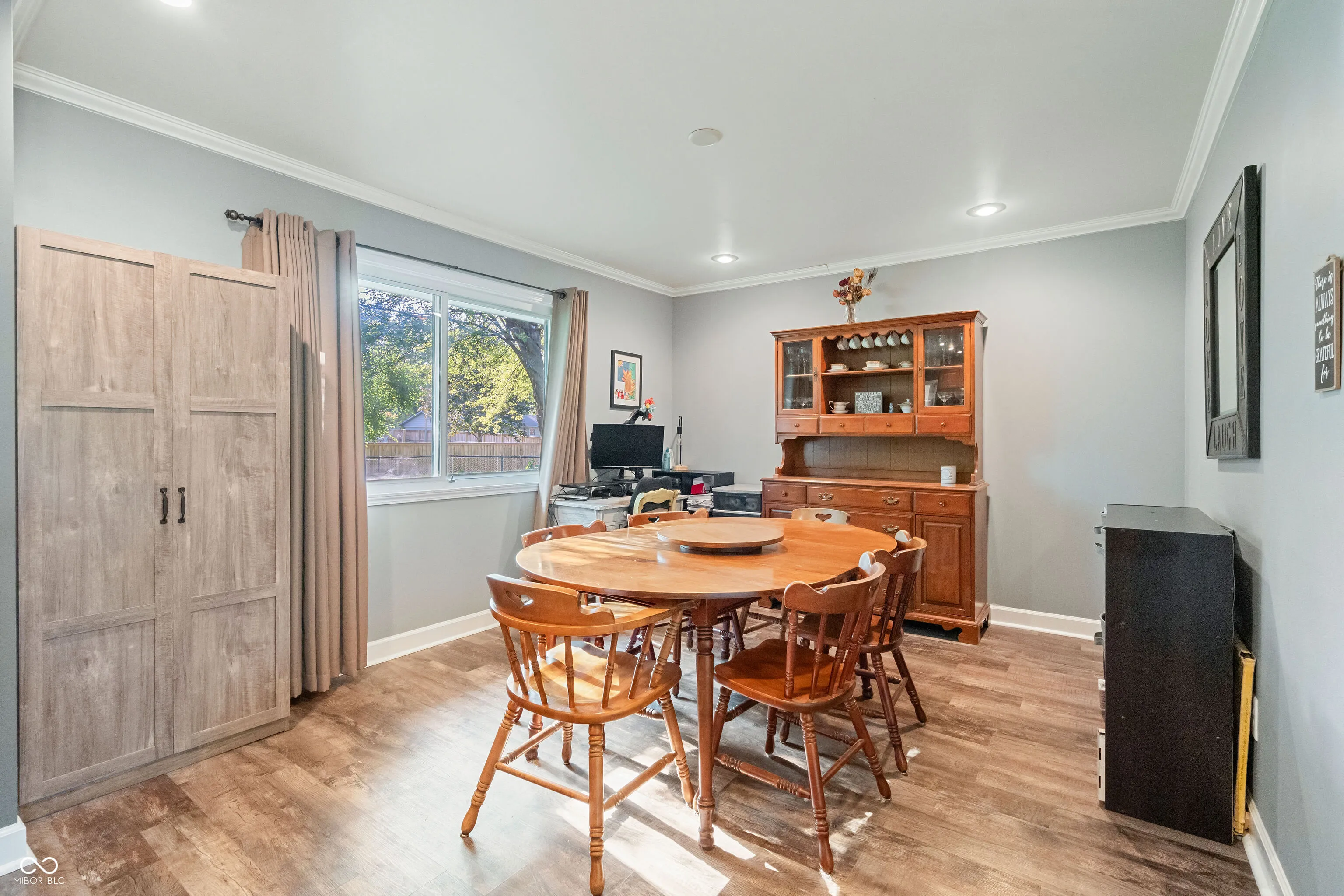 Greenwood, Indiana 46142, United States, 3 Bedrooms Bedrooms, ,2 BathroomsBathrooms,Residential,Pending,203253