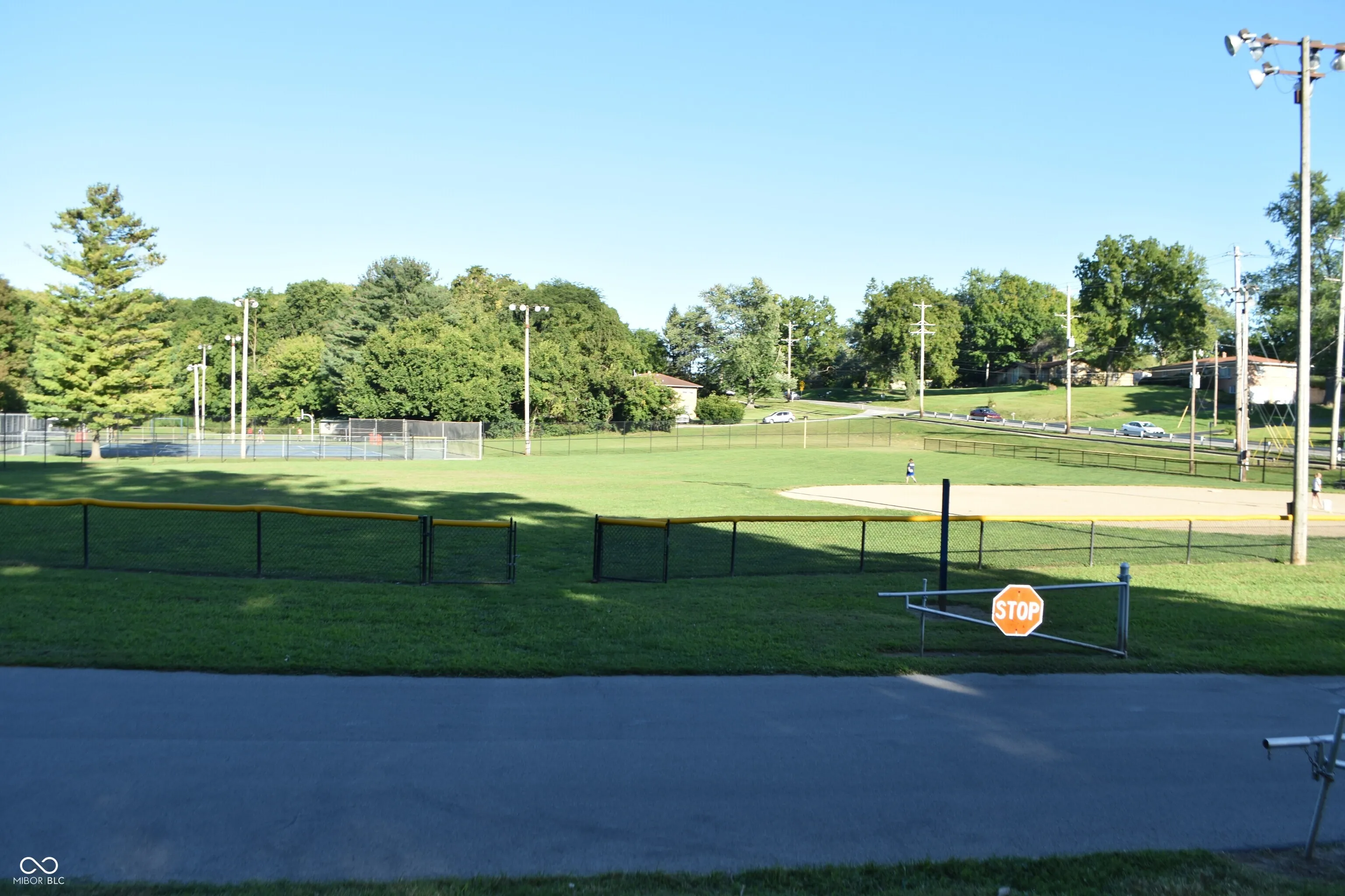 Greenwood, Indiana 46142, United States, 3 Bedrooms Bedrooms, ,2 BathroomsBathrooms,Residential,Pending,203253