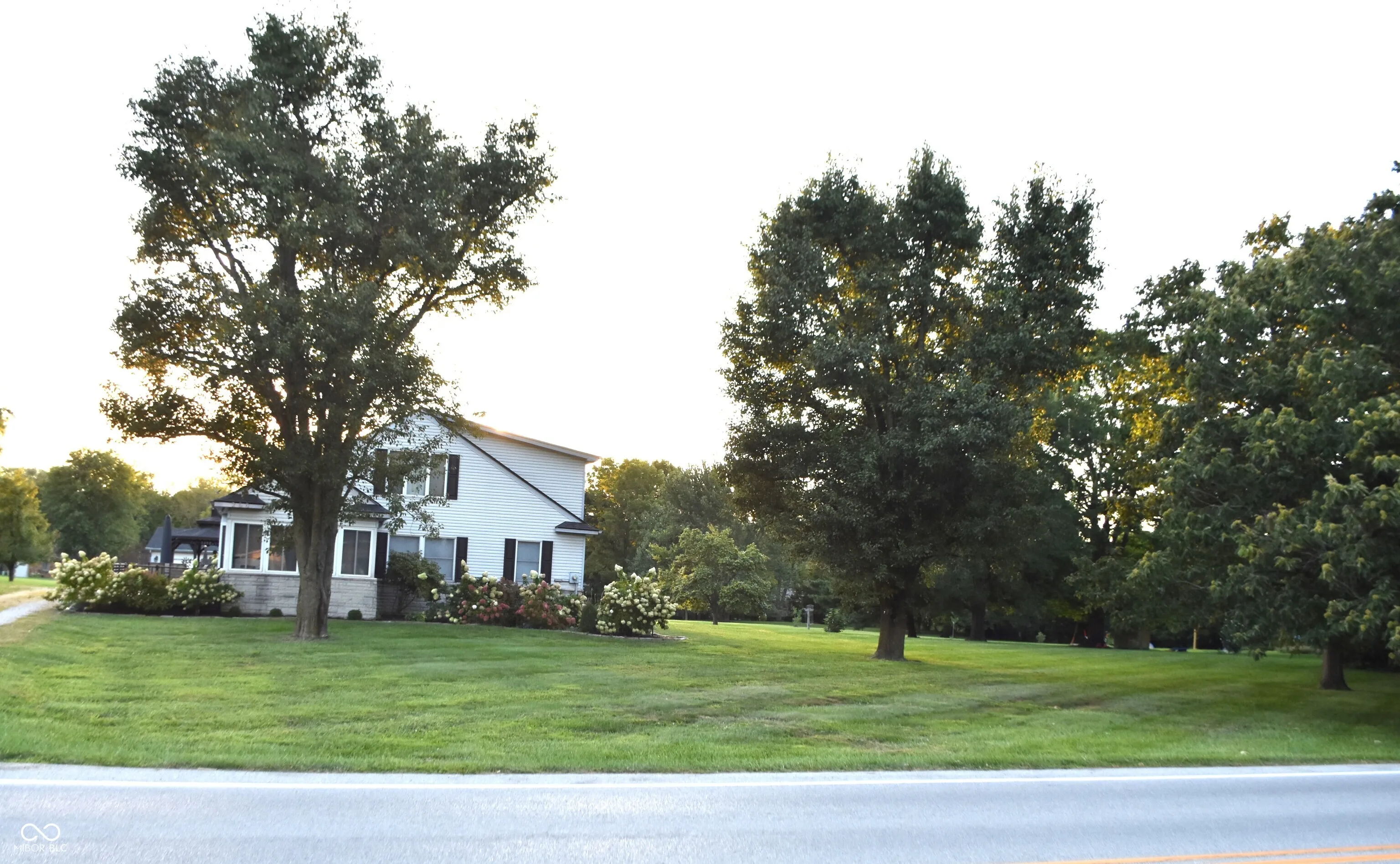 Greenwood, Indiana 46142, United States, 3 Bedrooms Bedrooms, ,2 BathroomsBathrooms,Residential,Pending,203253