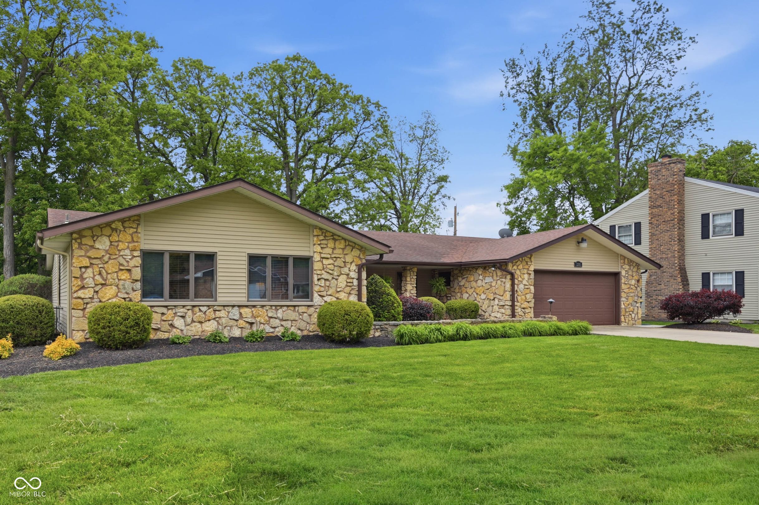 2215 W Woodmont Drive