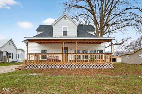 Photo of 178 7th Street SE, Linton, IN 47441 (MLS # 22075081)