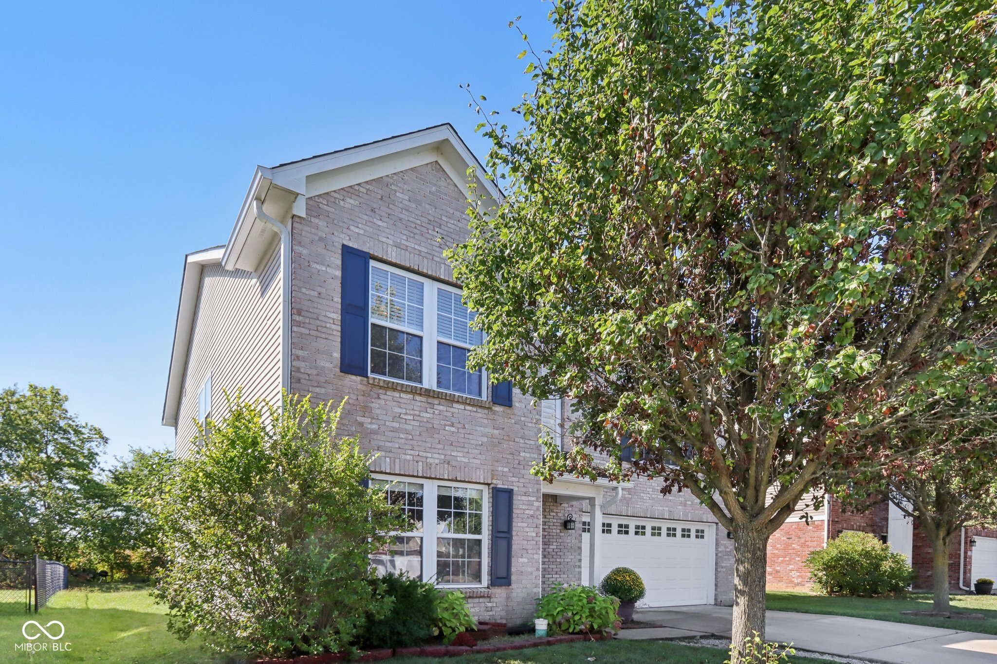5827 W Deerview