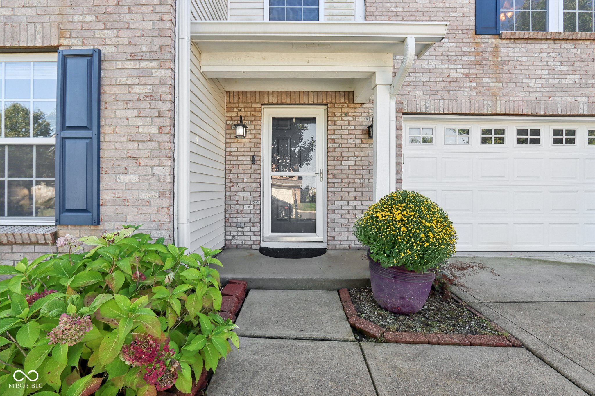 5827 W Deerview
