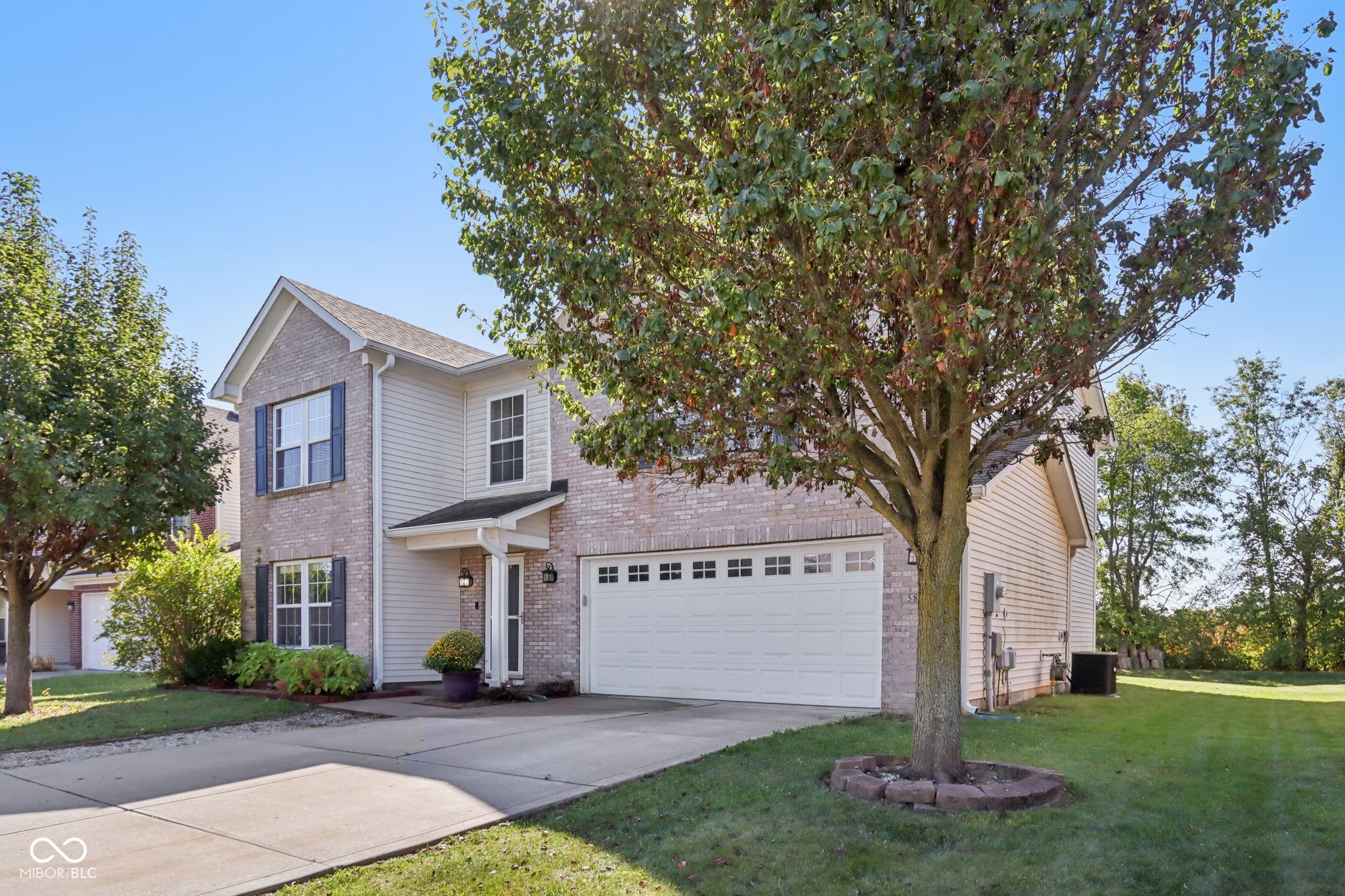5827 W Deerview