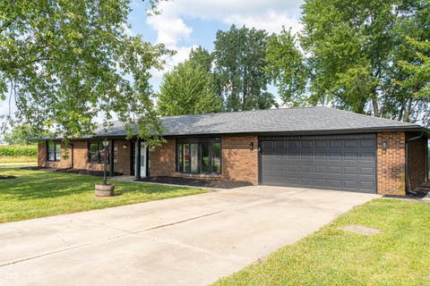 Photo of 9290 S County Road 200 W, Muncie, IN 47302 (MLS # 22117901)