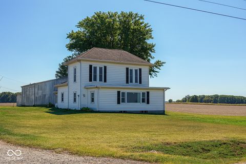 Photo of 2341 E 550 N, Crawfordsville, IN 47933 (MLS # 22065374)