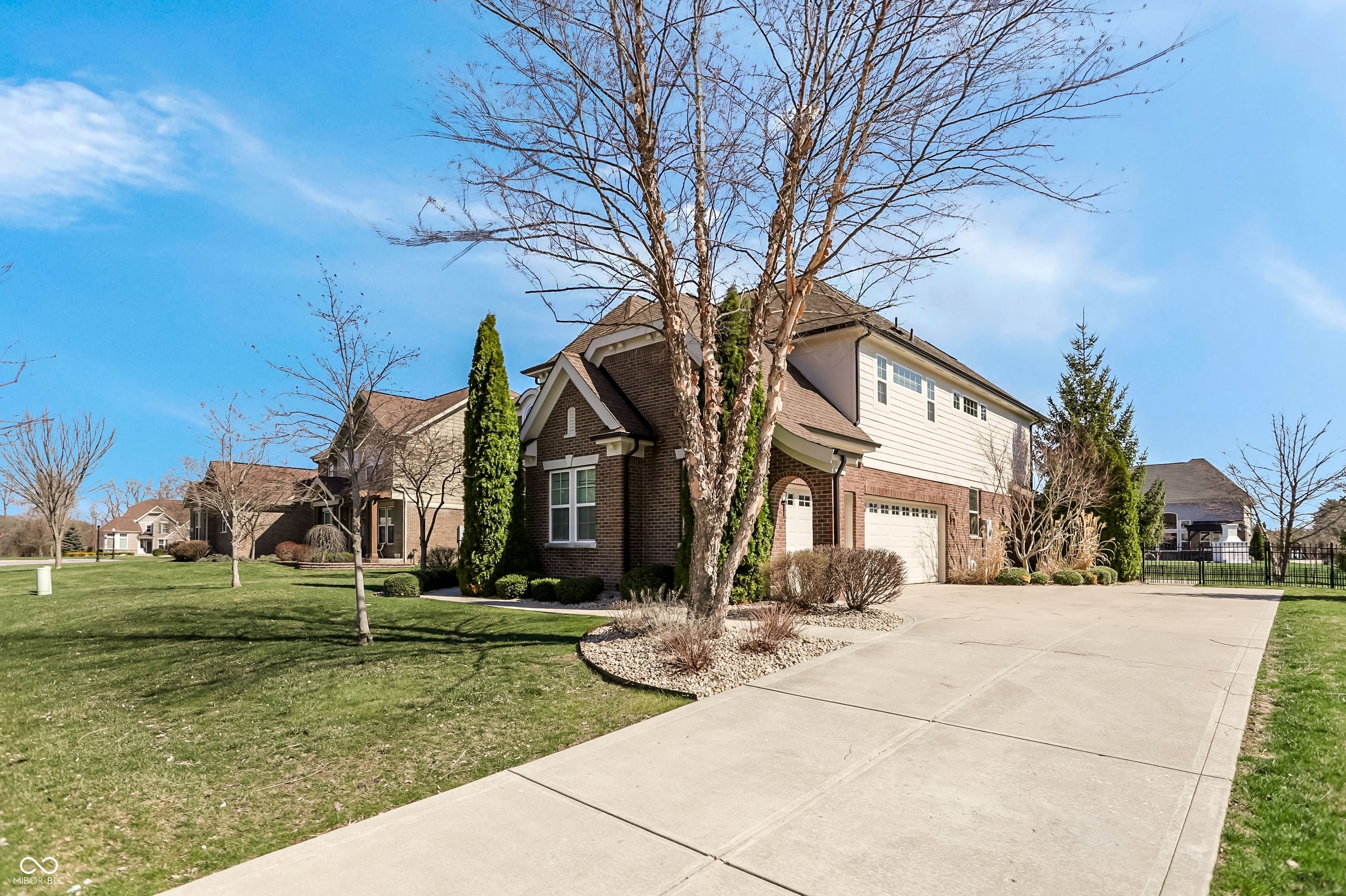 5903 Oakmont Boulevard