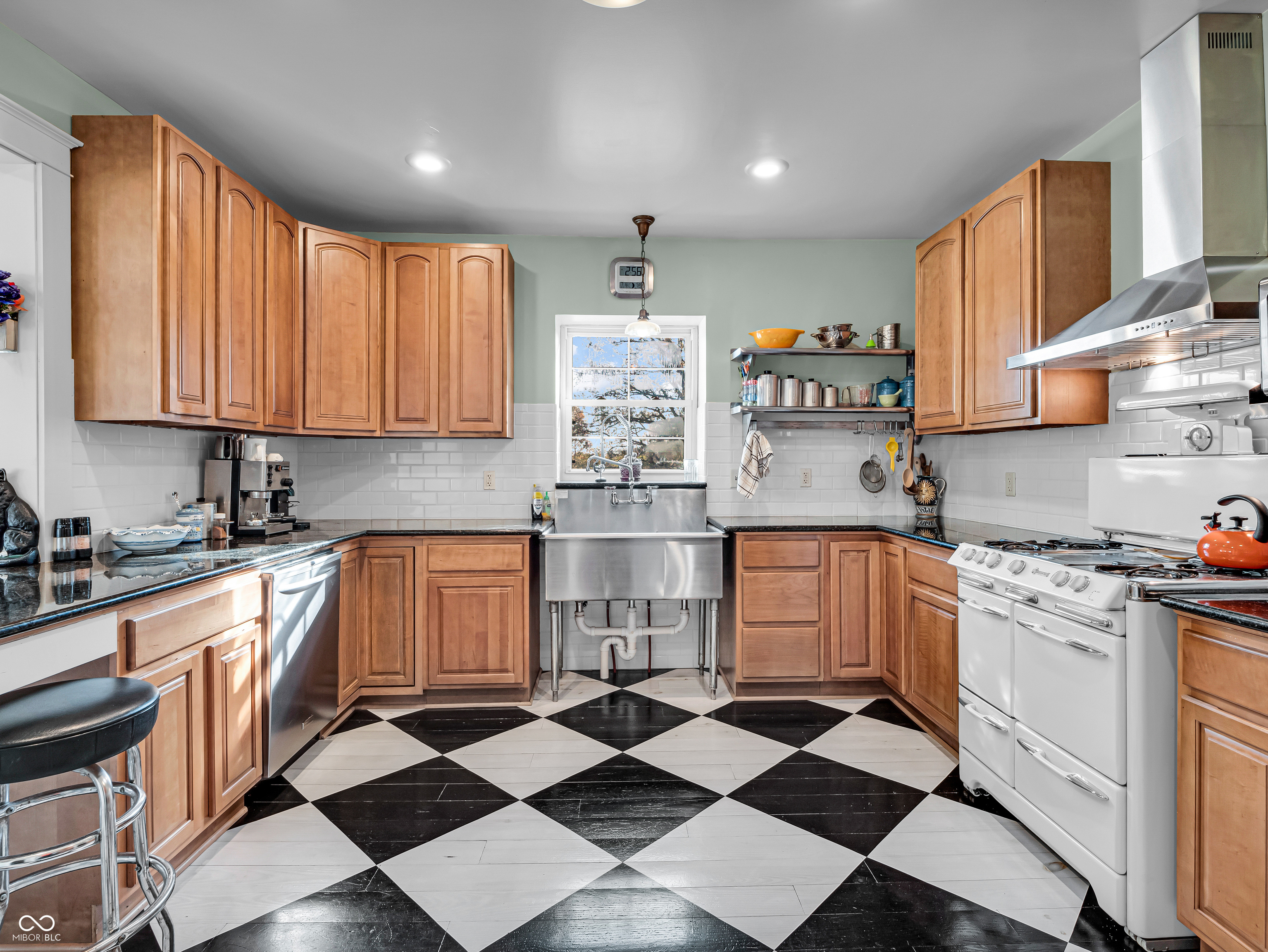 Indianapolis, Indiana 46259, United States, 4 Bedrooms Bedrooms, ,3 BathroomsBathrooms,Residential,Pending,33868