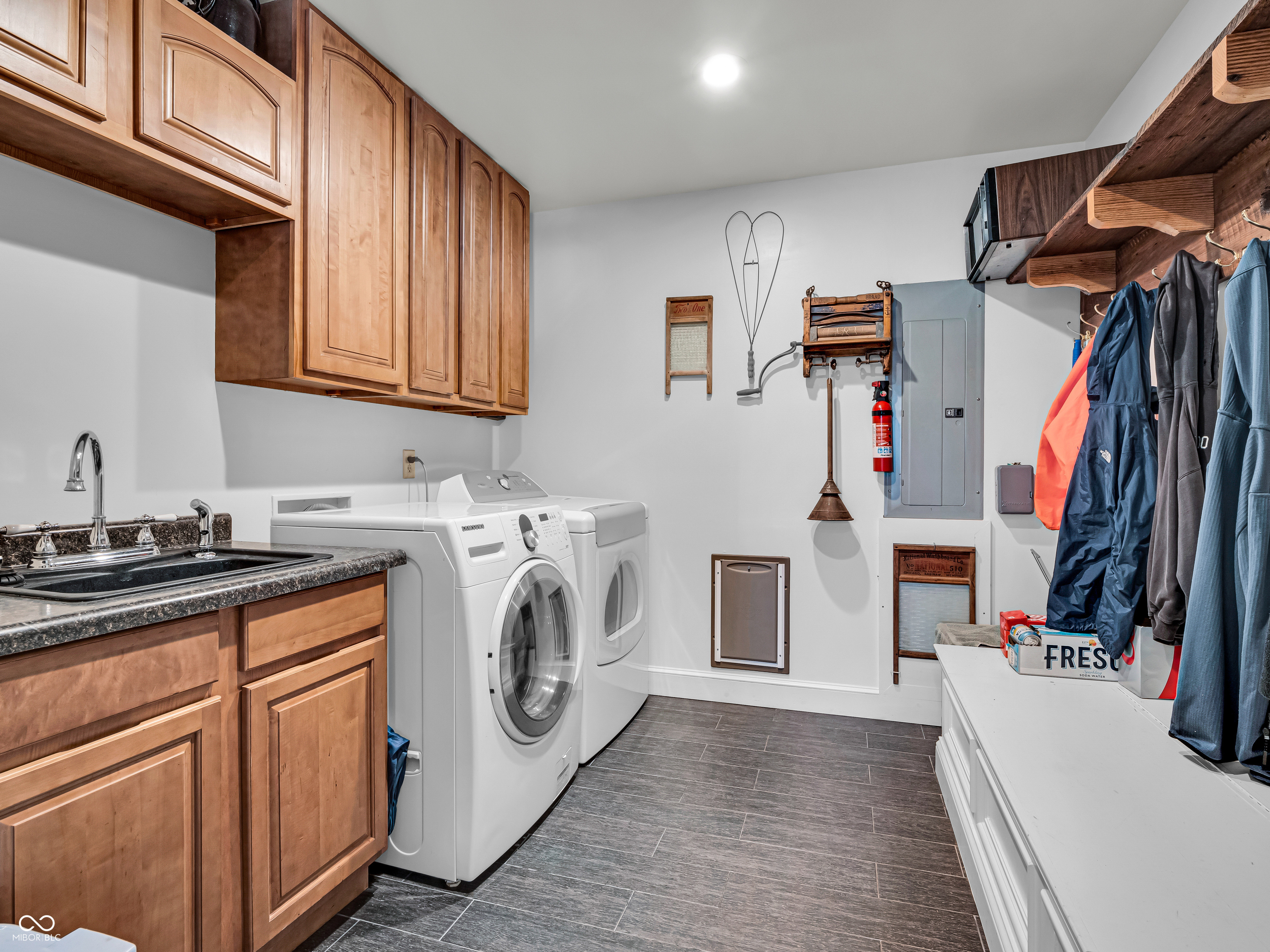 Indianapolis, Indiana 46259, United States, 4 Bedrooms Bedrooms, ,3 BathroomsBathrooms,Residential,Pending,33868