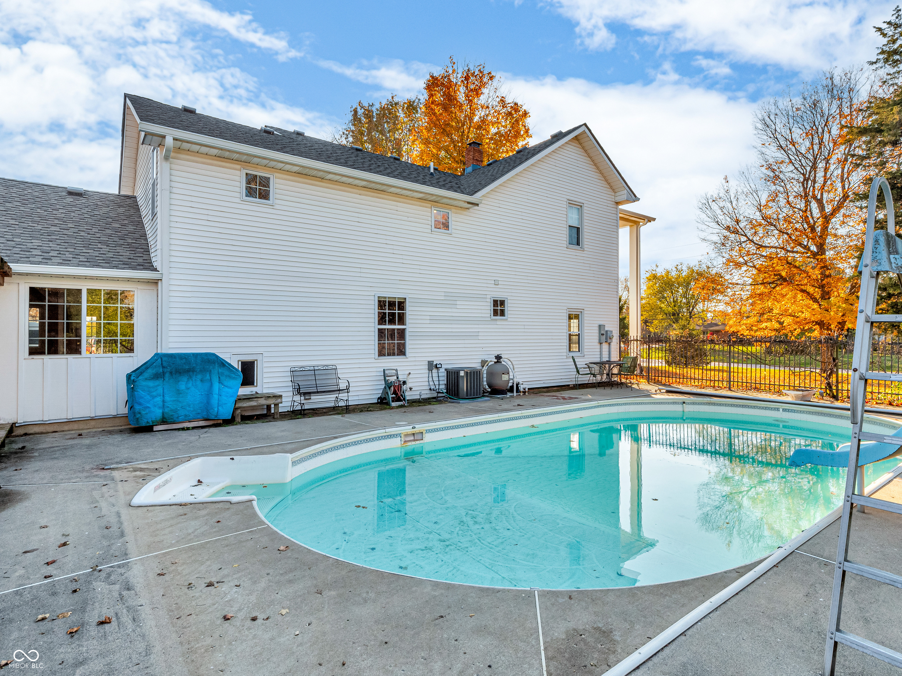 Indianapolis, Indiana 46259, United States, 4 Bedrooms Bedrooms, ,3 BathroomsBathrooms,Residential,Pending,33868