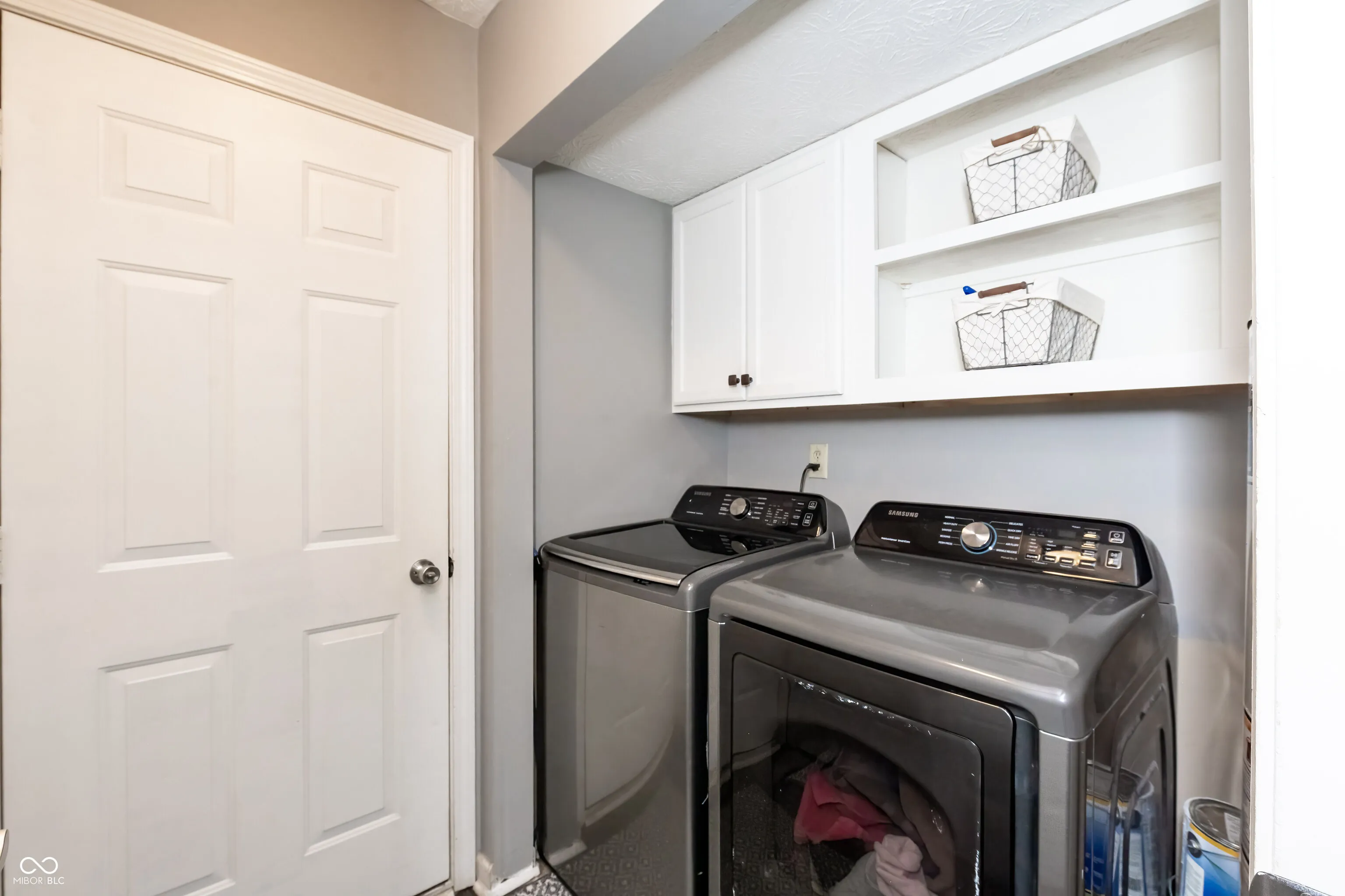 Greenwood, Indiana 46142, United States, 3 Bedrooms Bedrooms, ,3 BathroomsBathrooms,Residential,Pending,23785