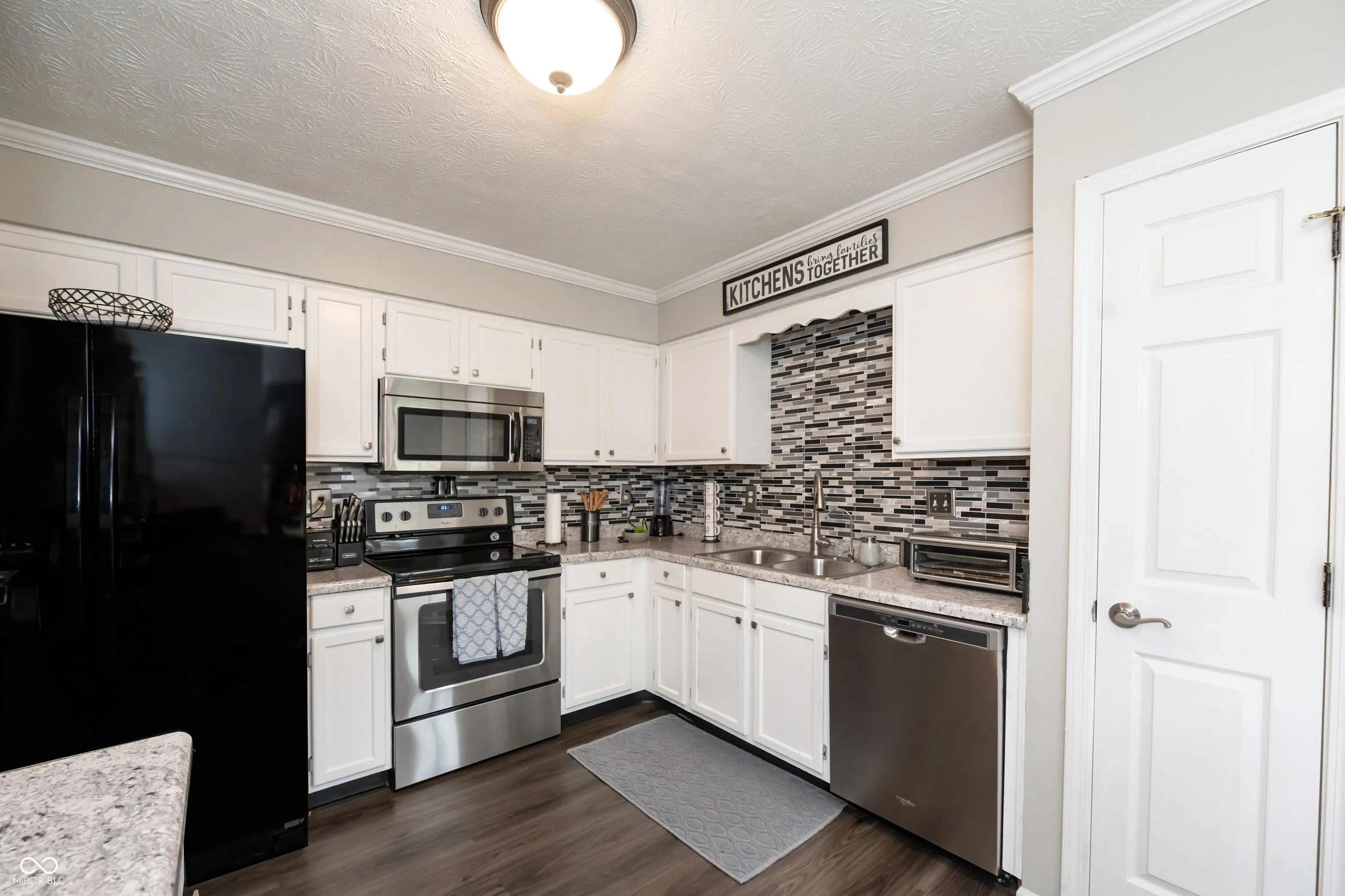 Greenwood, Indiana 46142, United States, 3 Bedrooms Bedrooms, ,3 BathroomsBathrooms,Residential,Pending,23785