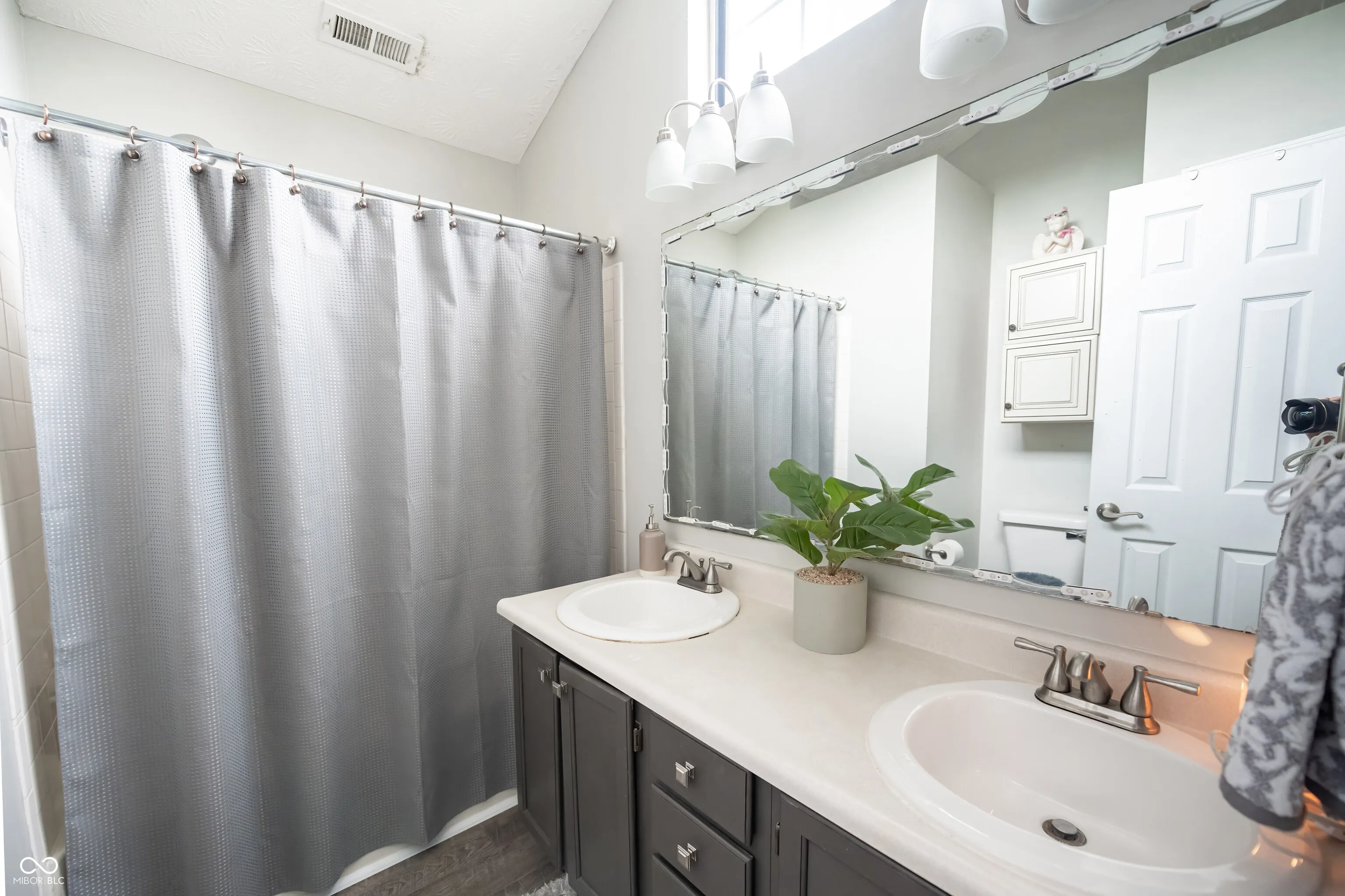 Greenwood, Indiana 46142, United States, 3 Bedrooms Bedrooms, ,3 BathroomsBathrooms,Residential,Pending,23785