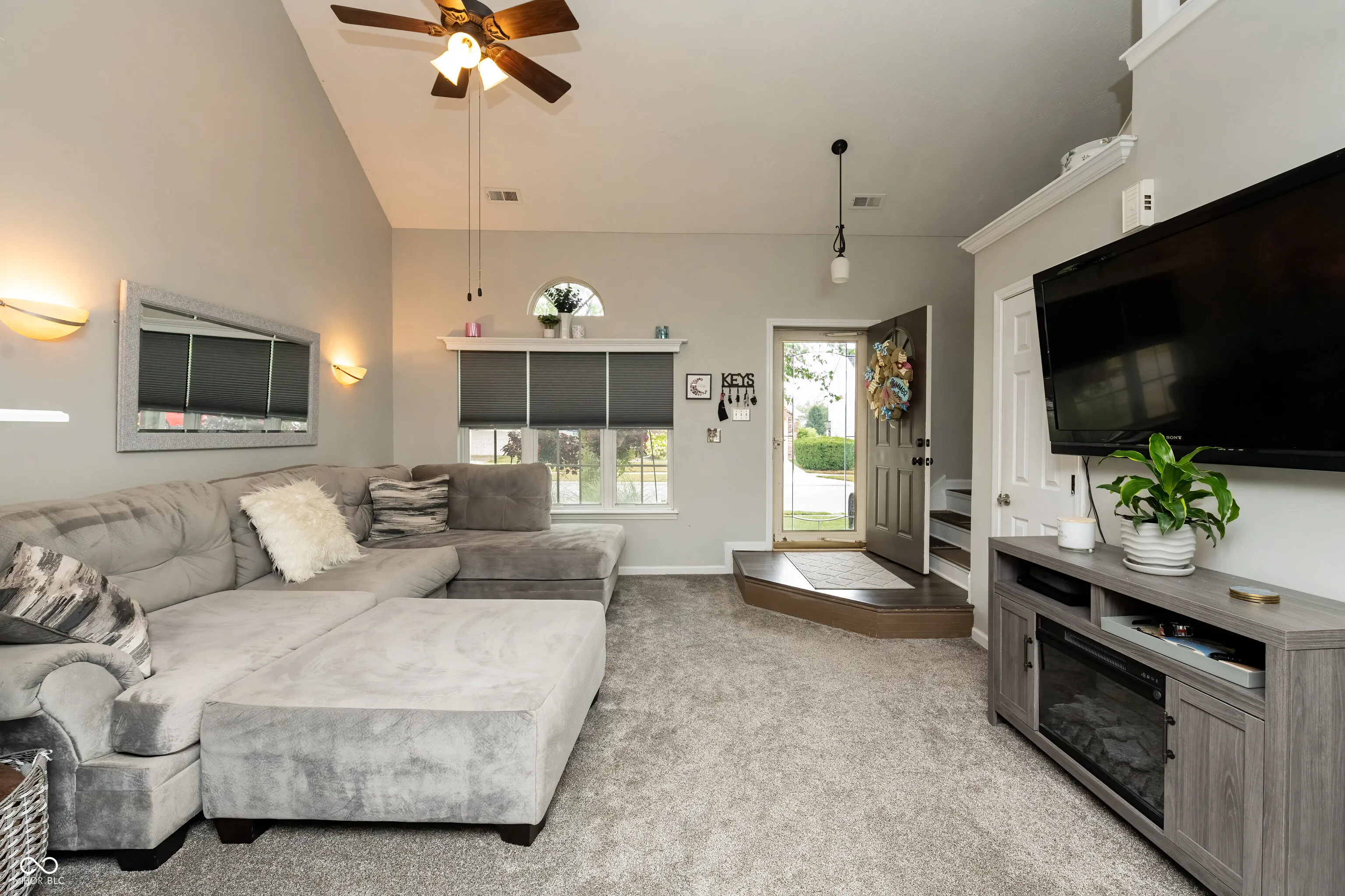 Greenwood, Indiana 46142, United States, 3 Bedrooms Bedrooms, ,3 BathroomsBathrooms,Residential,Pending,23785