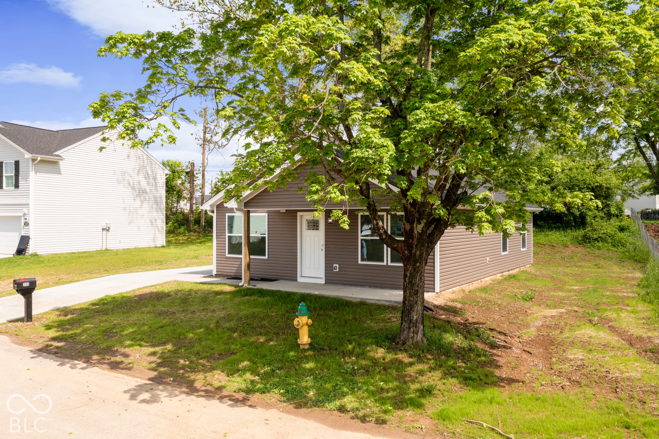 1918 Country Manor Way
