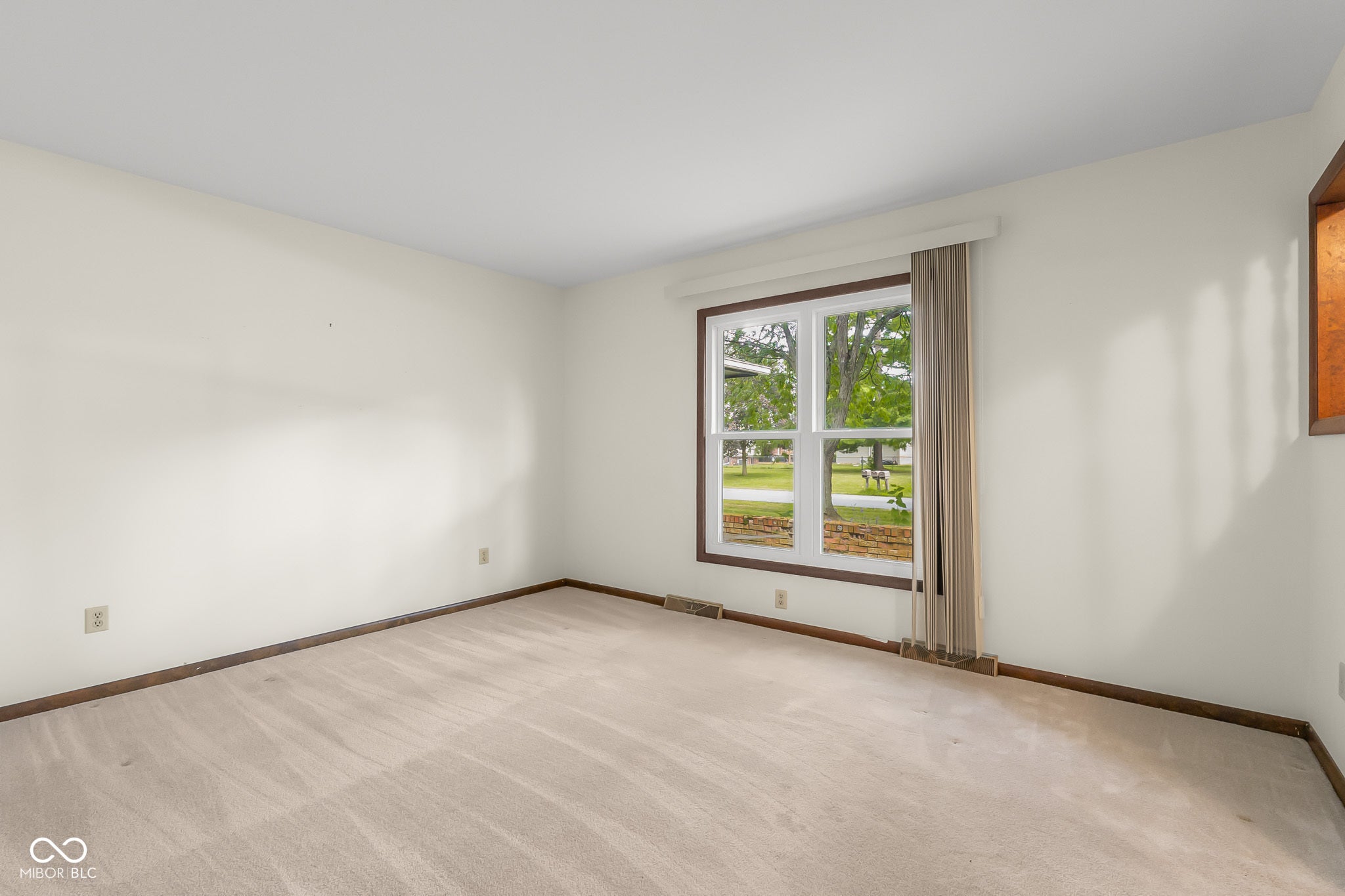 10112 N Hickory Lane