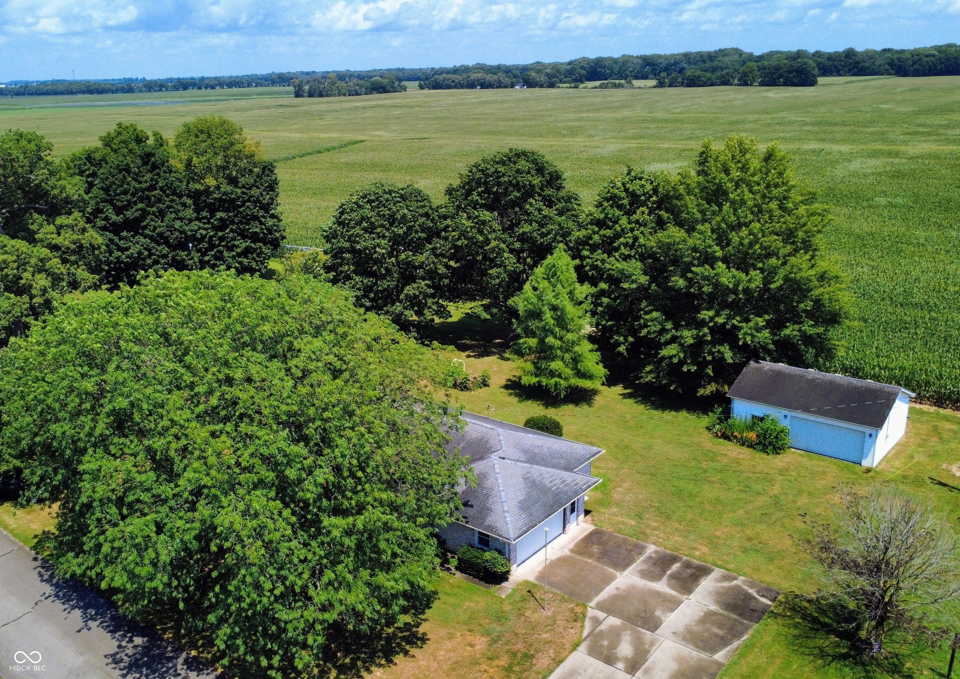 10112 N Hickory Lane