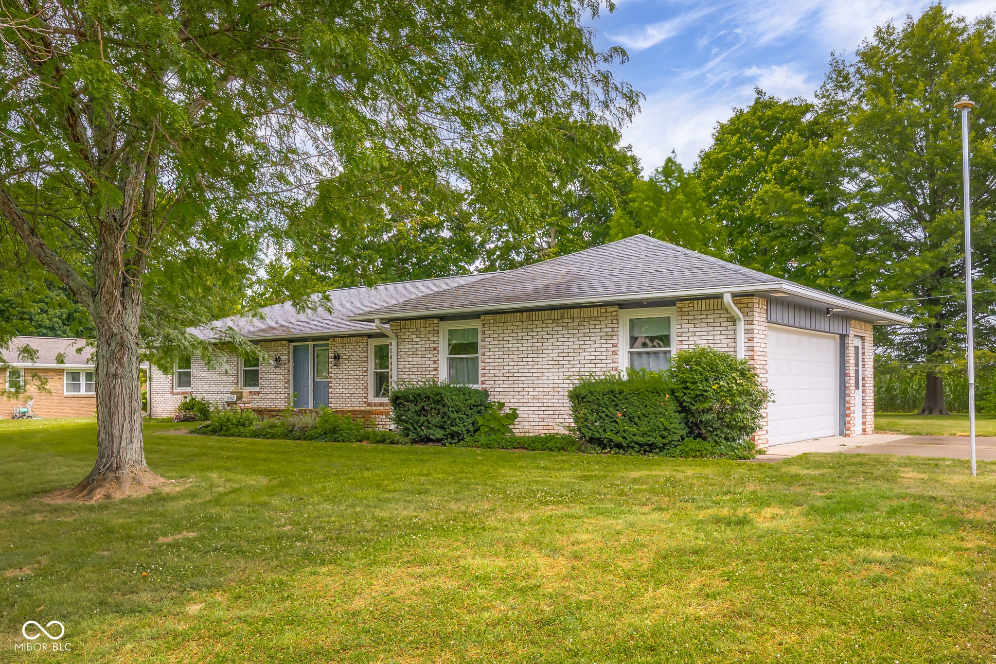 10112 N Hickory Lane