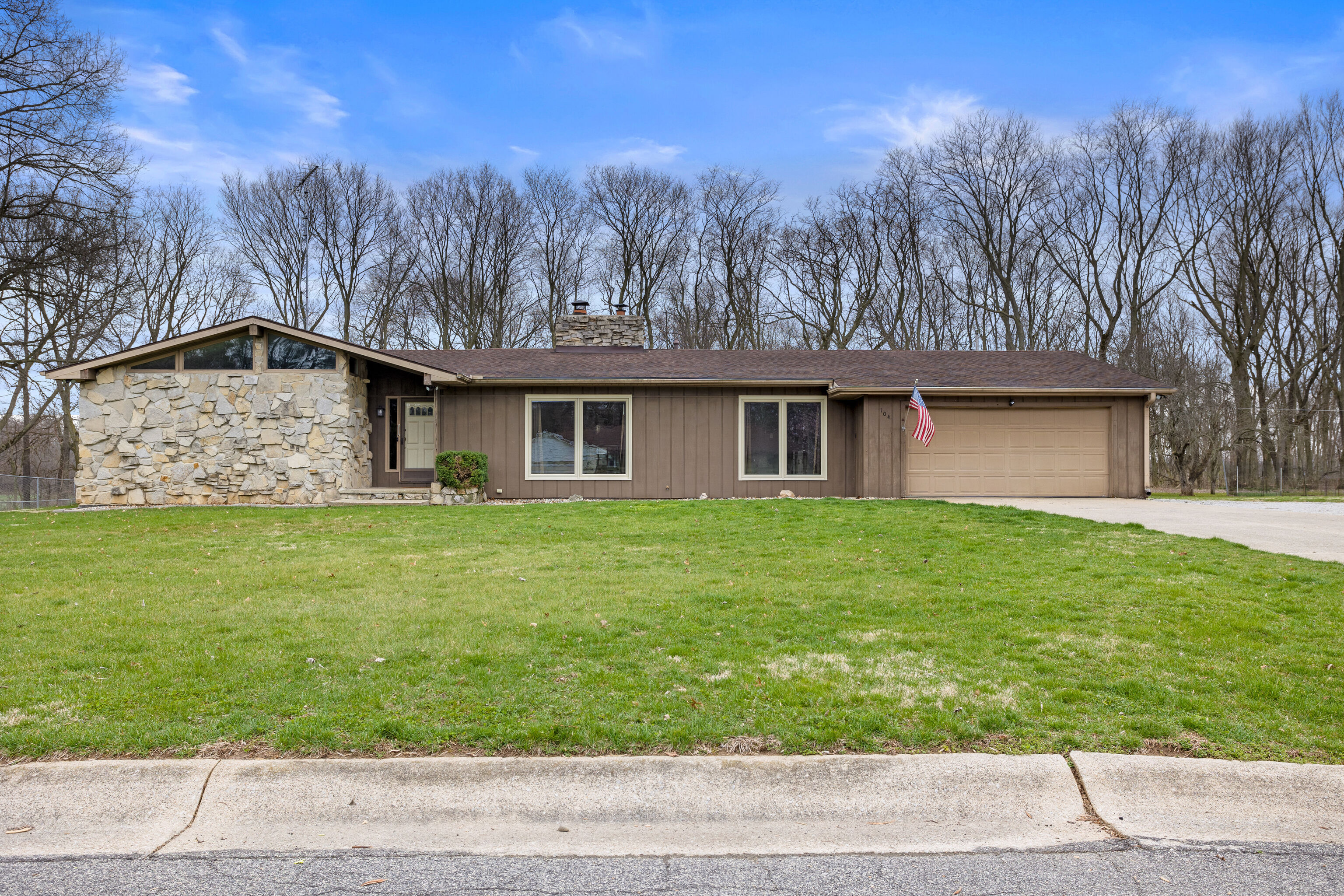 Photo 1 of 33 — 104 Crest Drive, Delphi, IN 46923