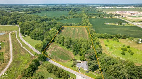 Photo of 17428 Little Eagle Creek Avenue, Westfield, IN 46074 (MLS # 22116764)