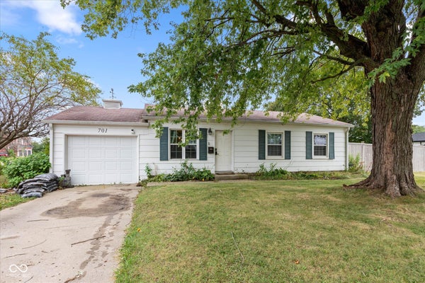 701 MAPLE LN, BROWNSBURG, IN 46112 - Image 3495b3c95f0a65dc8c91e8cb5cef0c3e/112376201