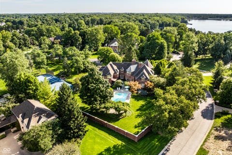 Photo of 290 Breakwater Drive, Fishers, IN 46037 (MLS # 22105840)