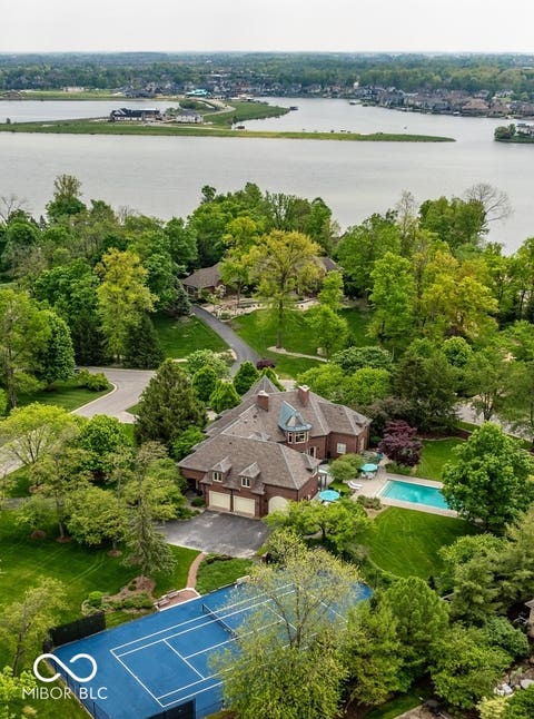 Photo of 290 Breakwater Drive, Fishers, IN 46037 (MLS # 22105840)