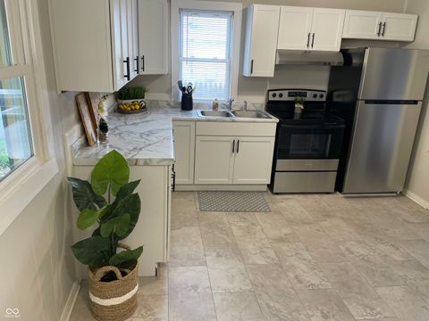 Photo of 321 S Lyons Avenue, Indianapolis, IN 46241 (MLS # 22075739)