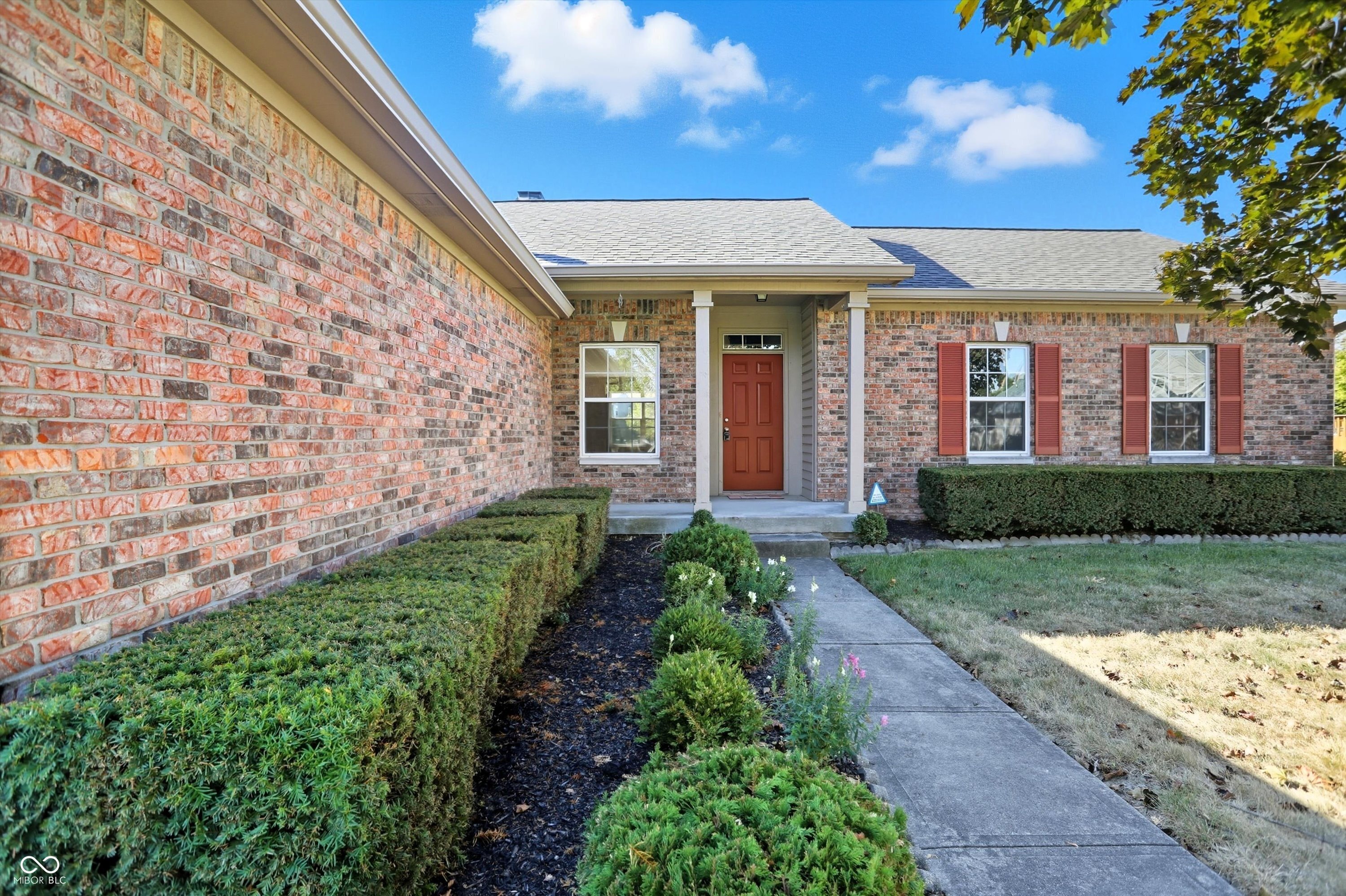 225 W Tansey Crossing