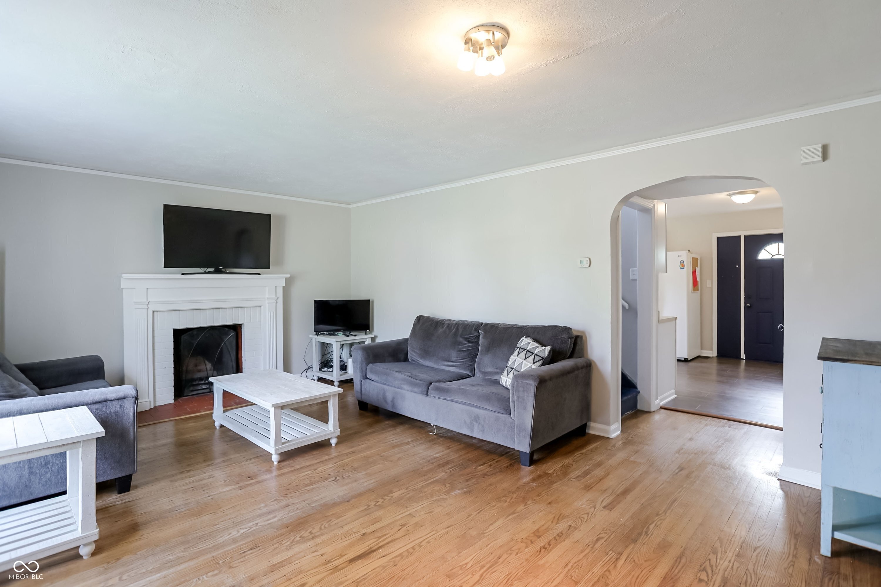 3510 N Gladstone Avenue