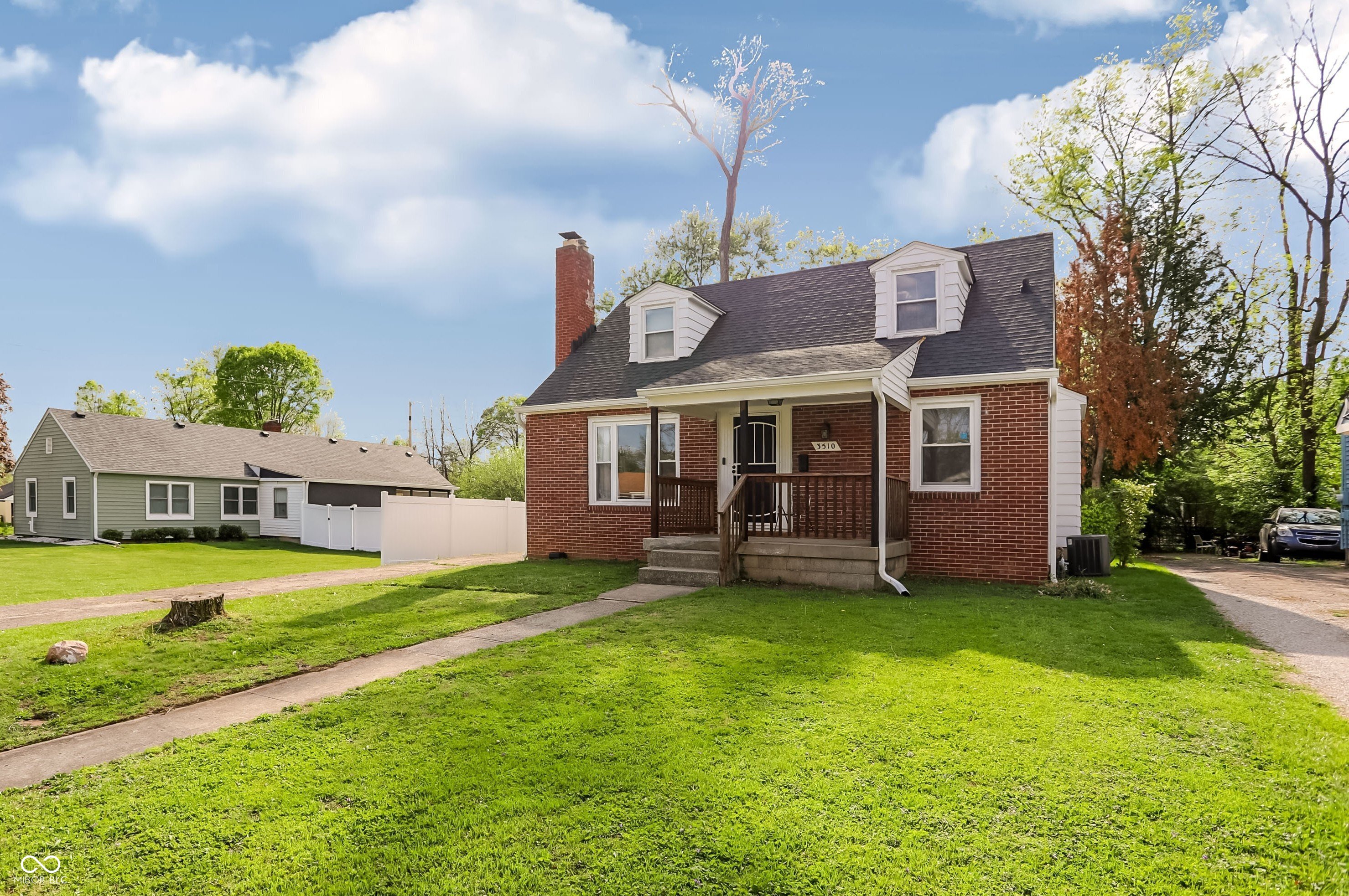 3510 N Gladstone Avenue