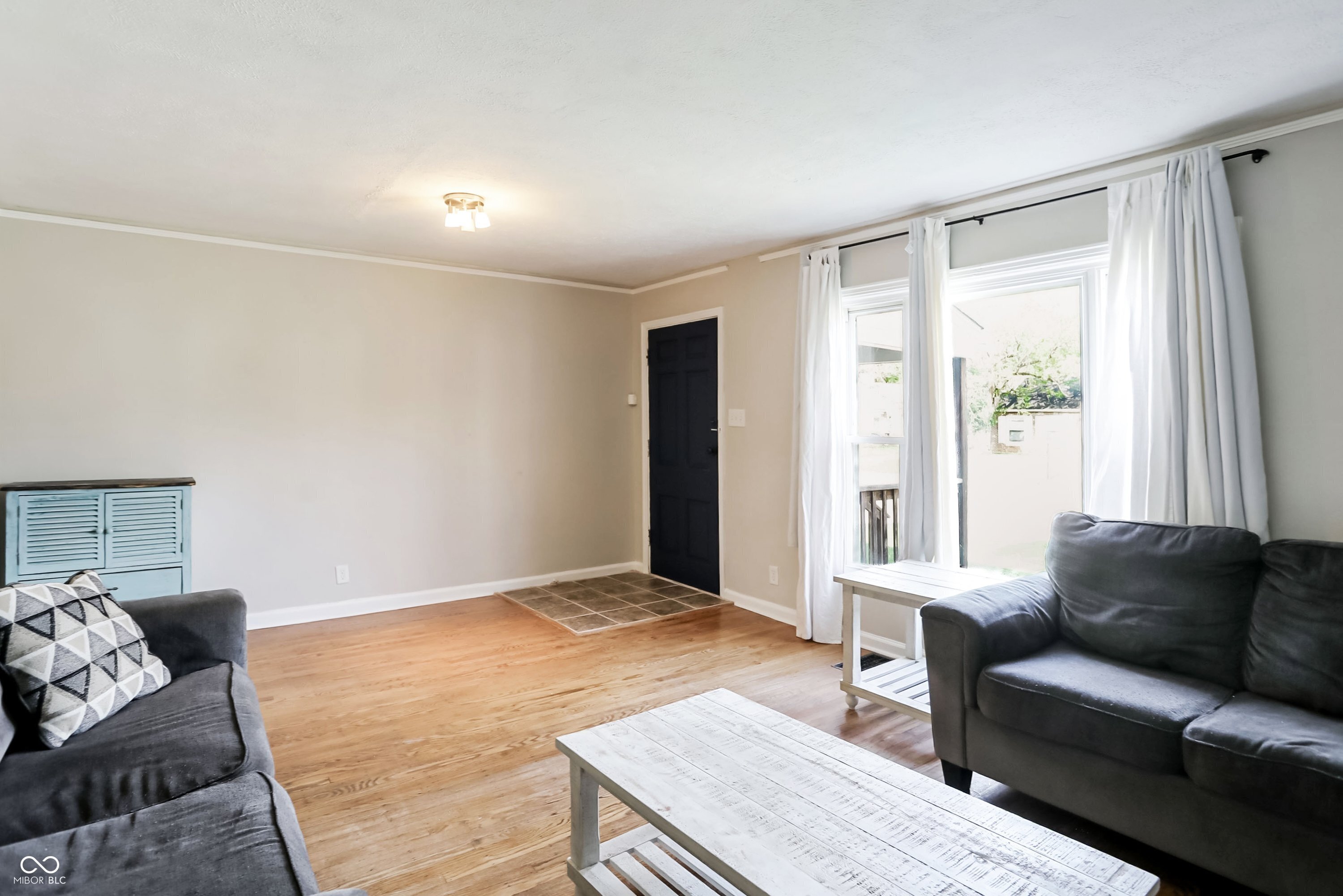 3510 N Gladstone Avenue