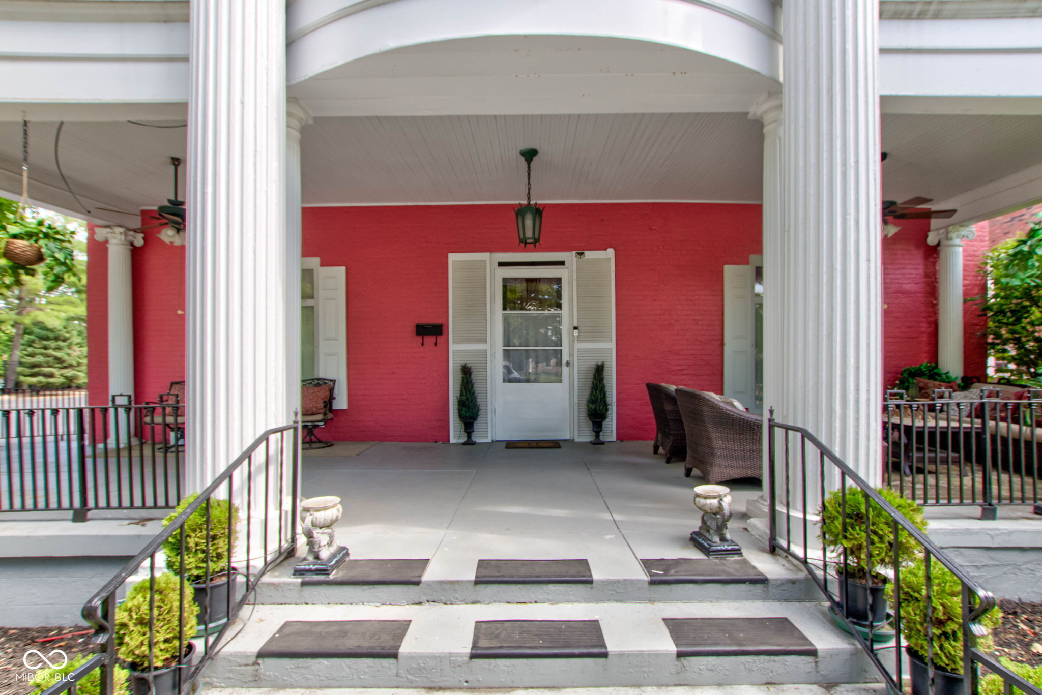 232 W Broadway Street