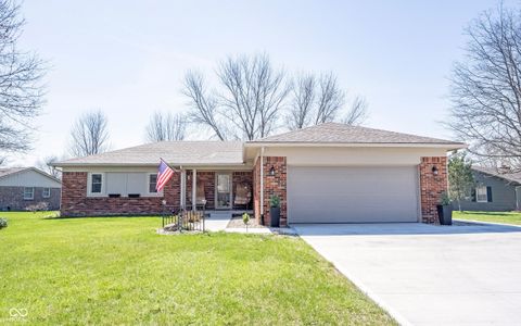 Photo of 506 Swan Drive, Fortville, IN 46040 (MLS # 22091017)